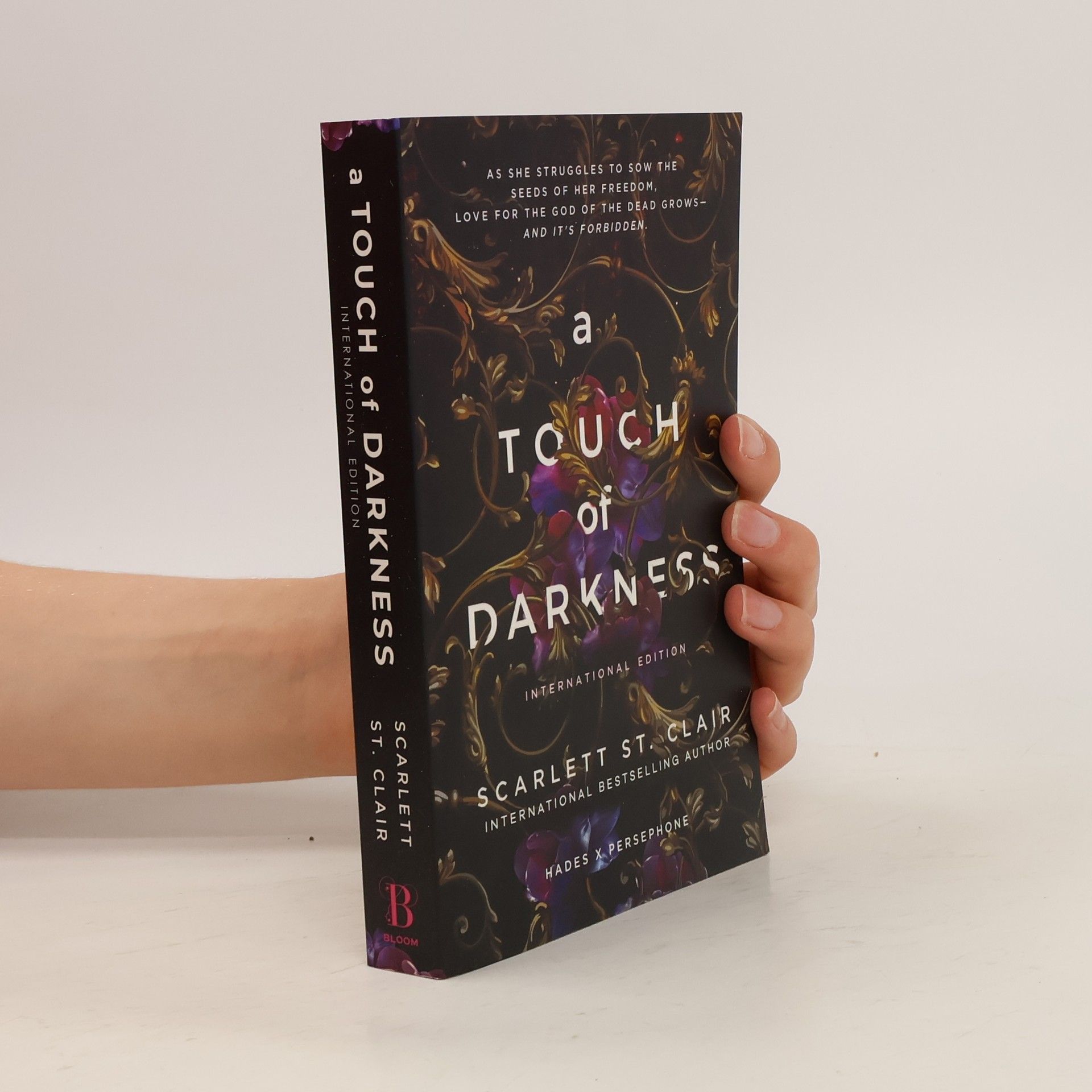 Scarlett St. Clair A Touch of Darkness