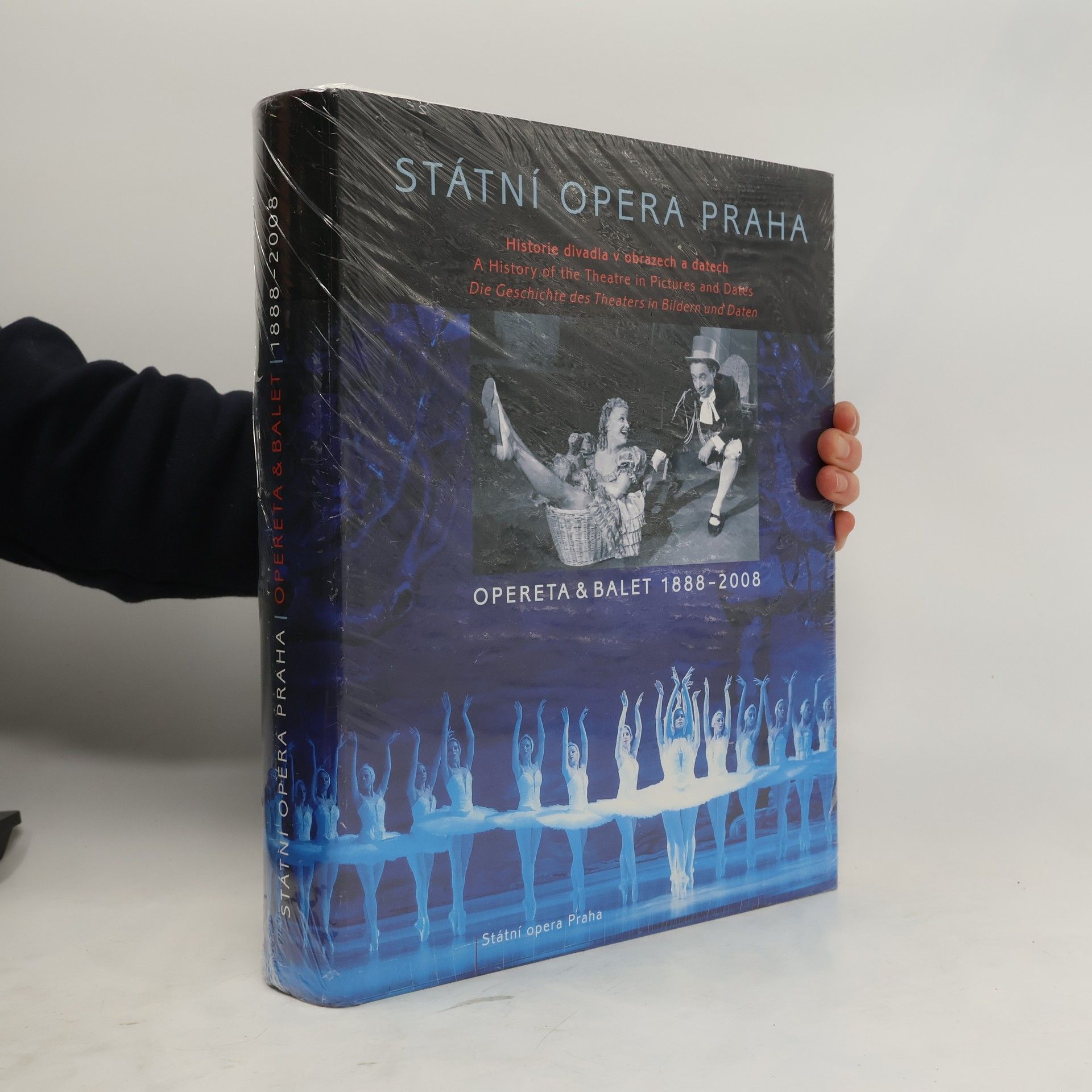 Tomáš Vrbka Státní opera Praha : opereta & balet 1888-2008 : historie divadla v obrazech a datech = a history of the theatre in pictures and dates = die Geschichte des Theaters in Bildern und Daten