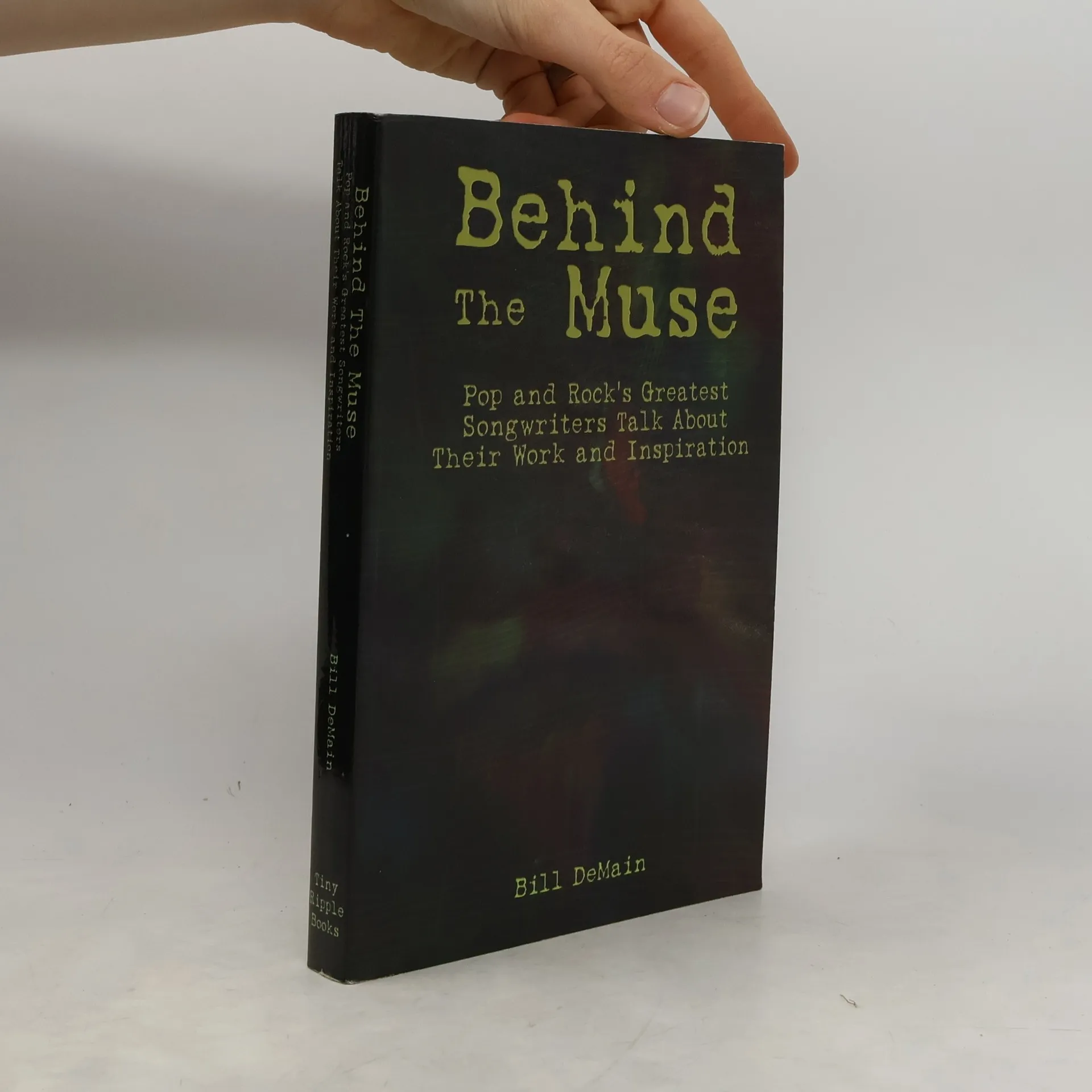 Behind the Muse | Book | Paperback | Bill DeMain | EN