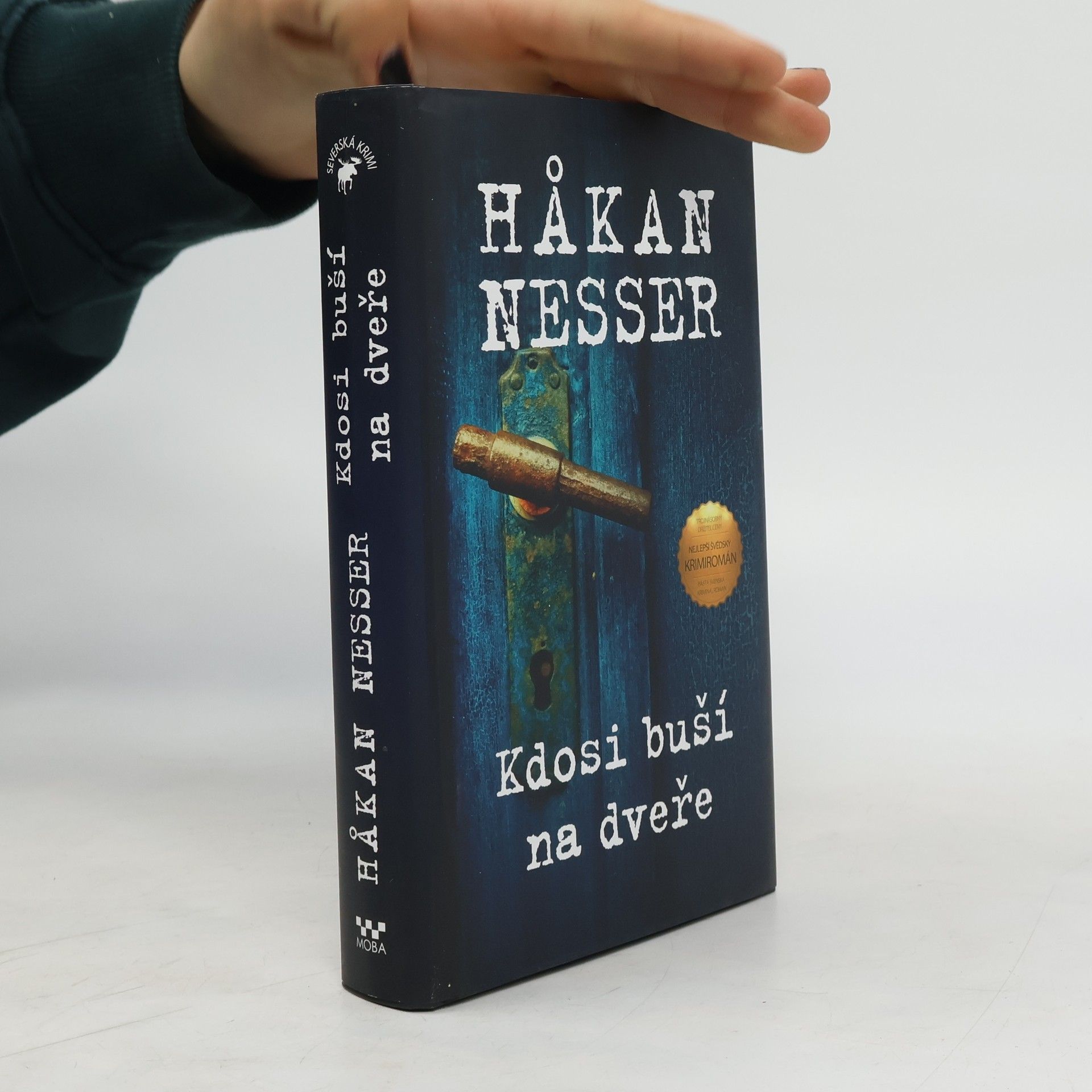 Hakan Nesser Kdosi buší na dveře