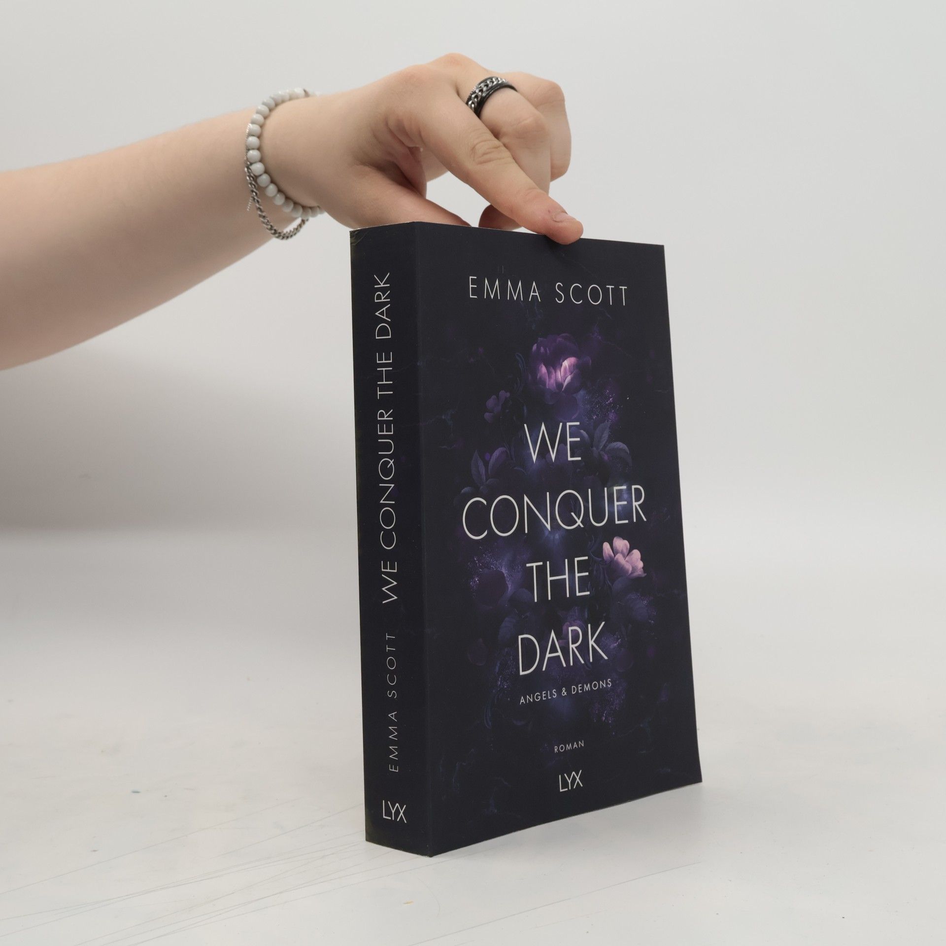 Emma Scott We Conquer the Dark