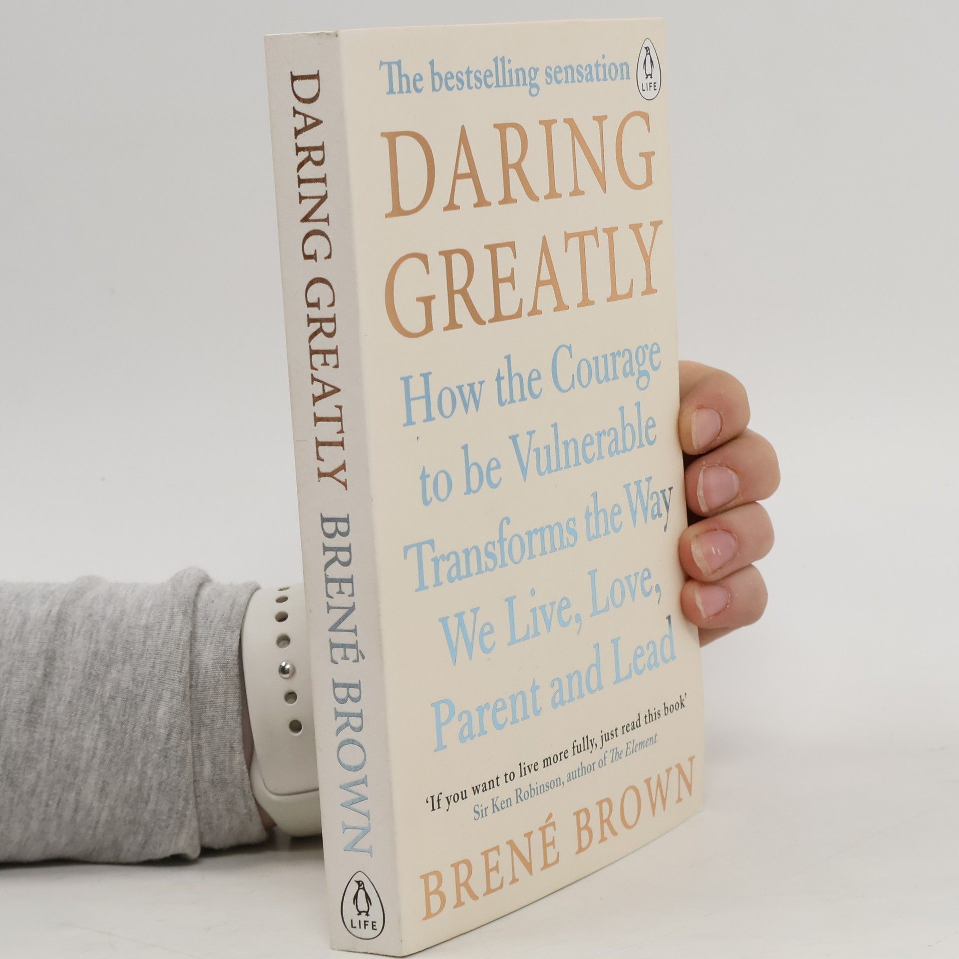 Brené Brown Daring greatly : how the courage to be vulnerable transforms the way we live, love, parent and lead