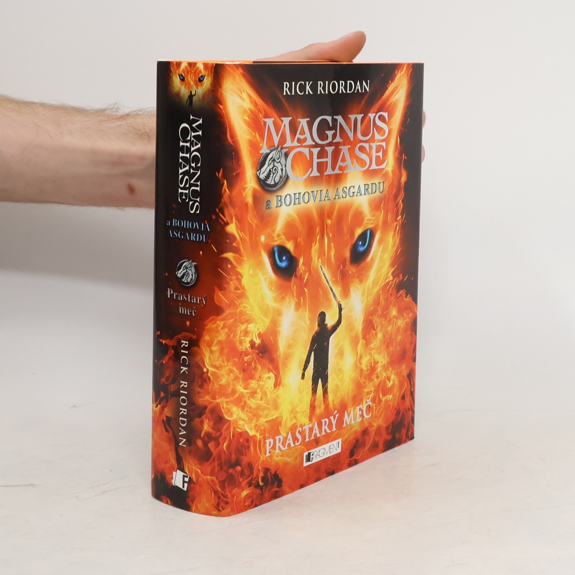 Rick Riordan Magnus Chase a Bohovia Asgardu - Prastarý meč