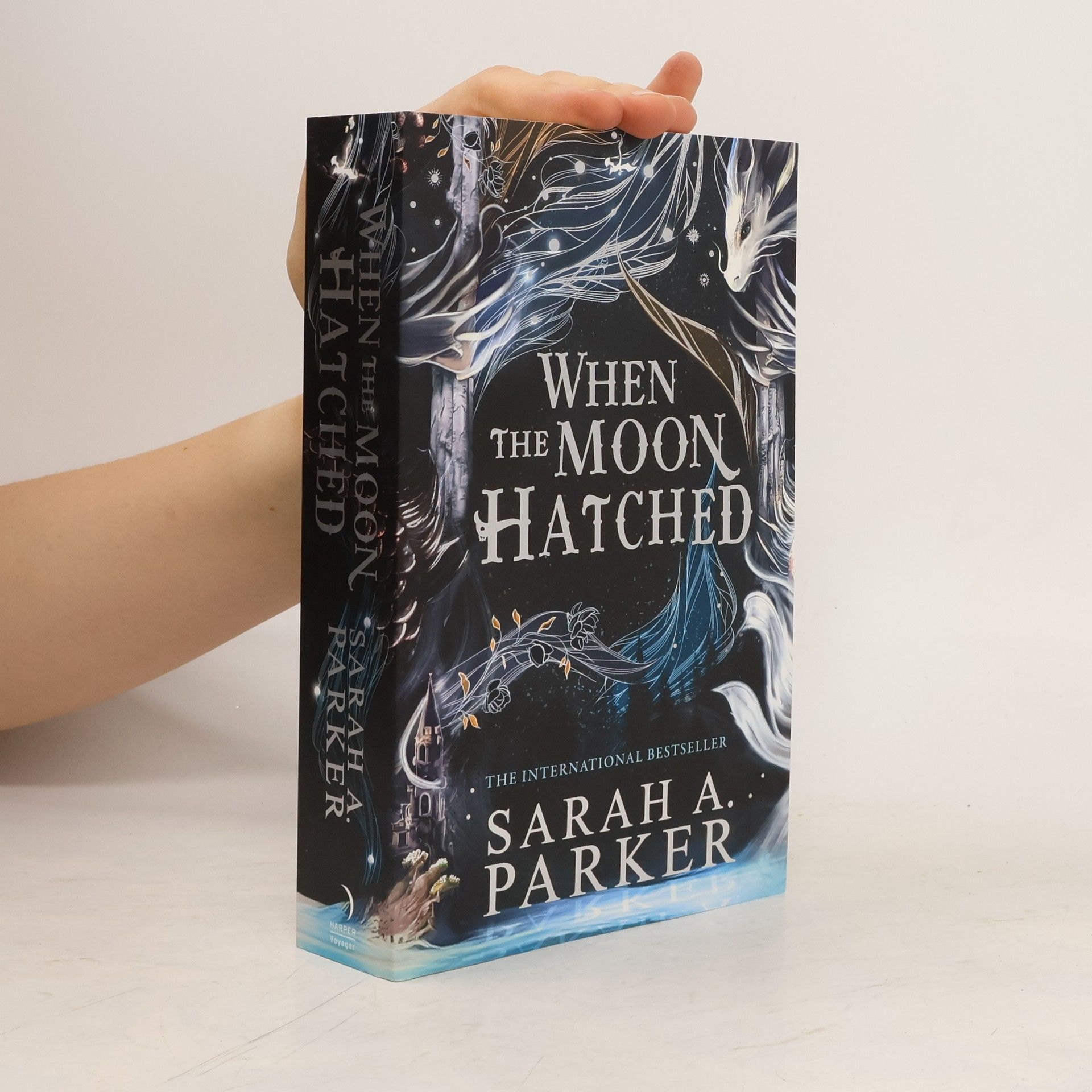 Sarah Parker When the Moon Hatched (The Moonfall Series, Book 1)