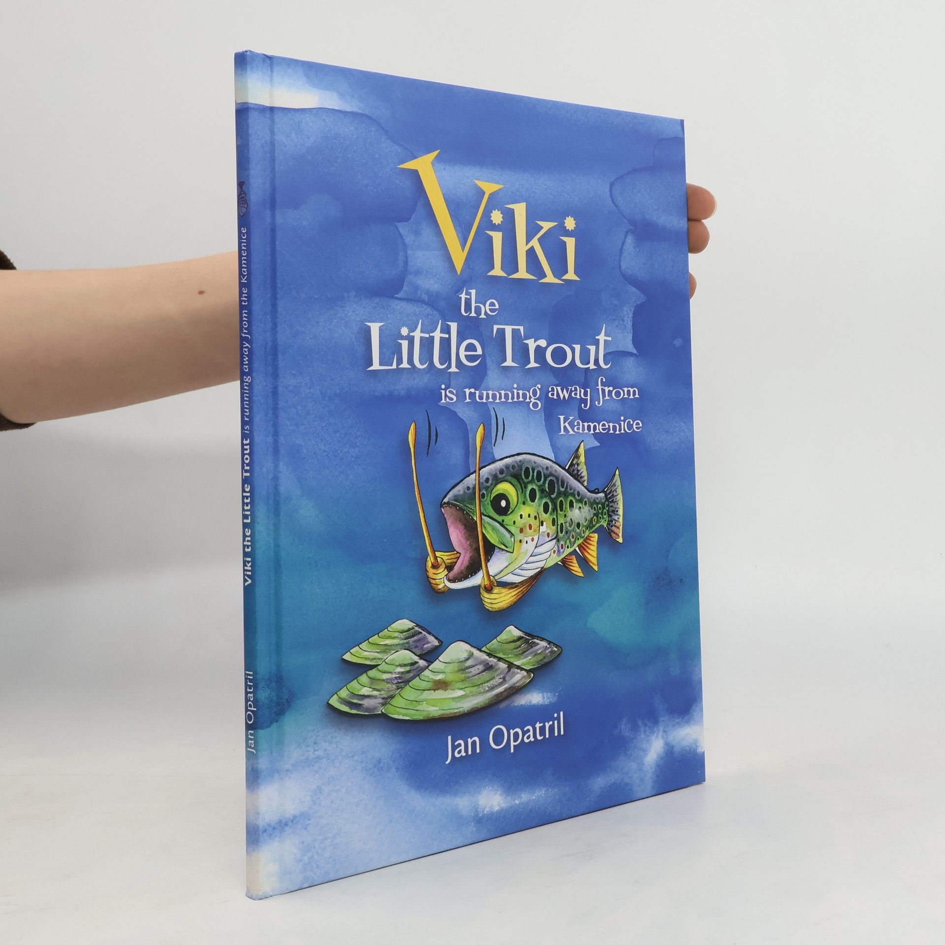 Dan Angus Viki the Little Trout is running away from Kamenice