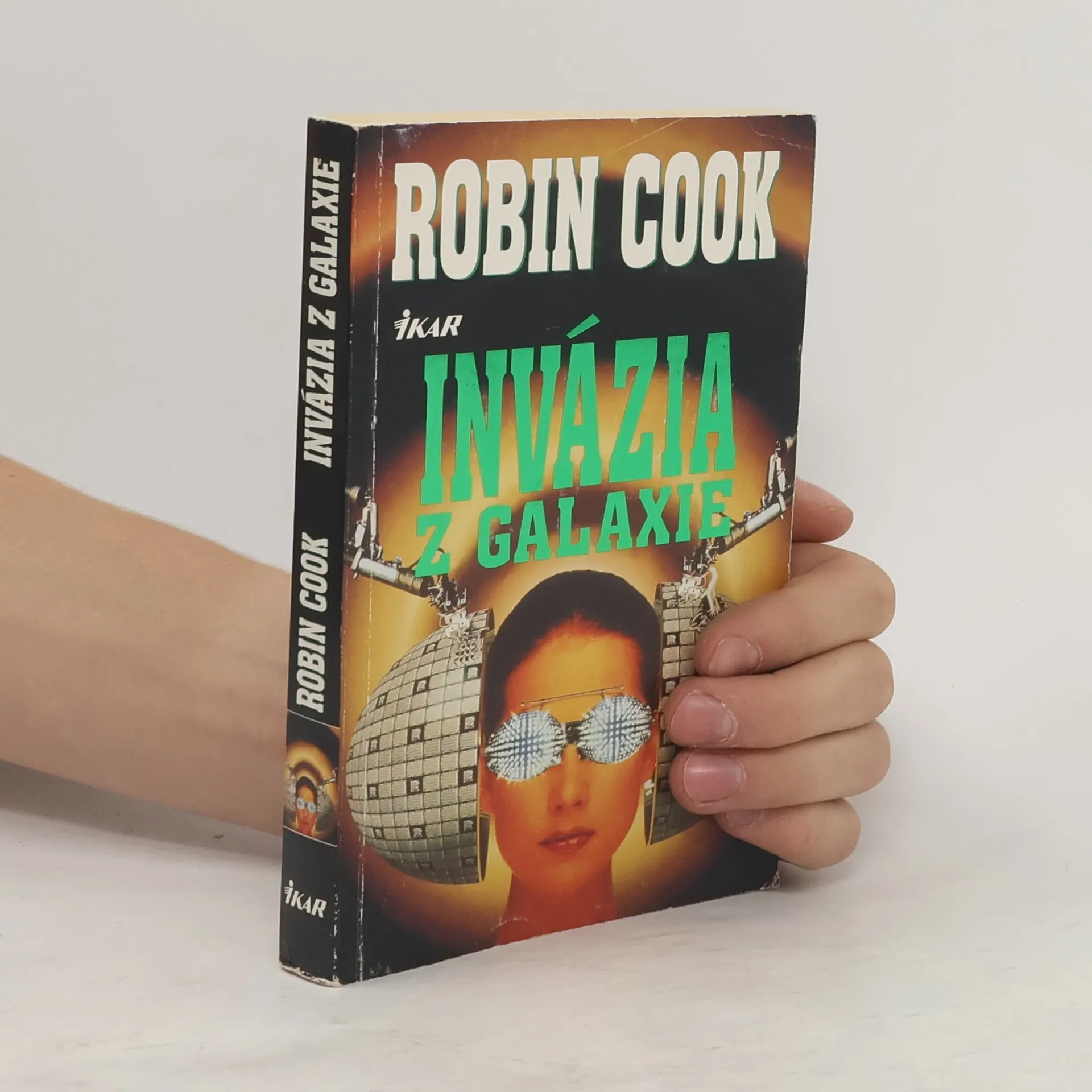 Invázia z galaxie | Book | Hardcover | Robin Cook | SK