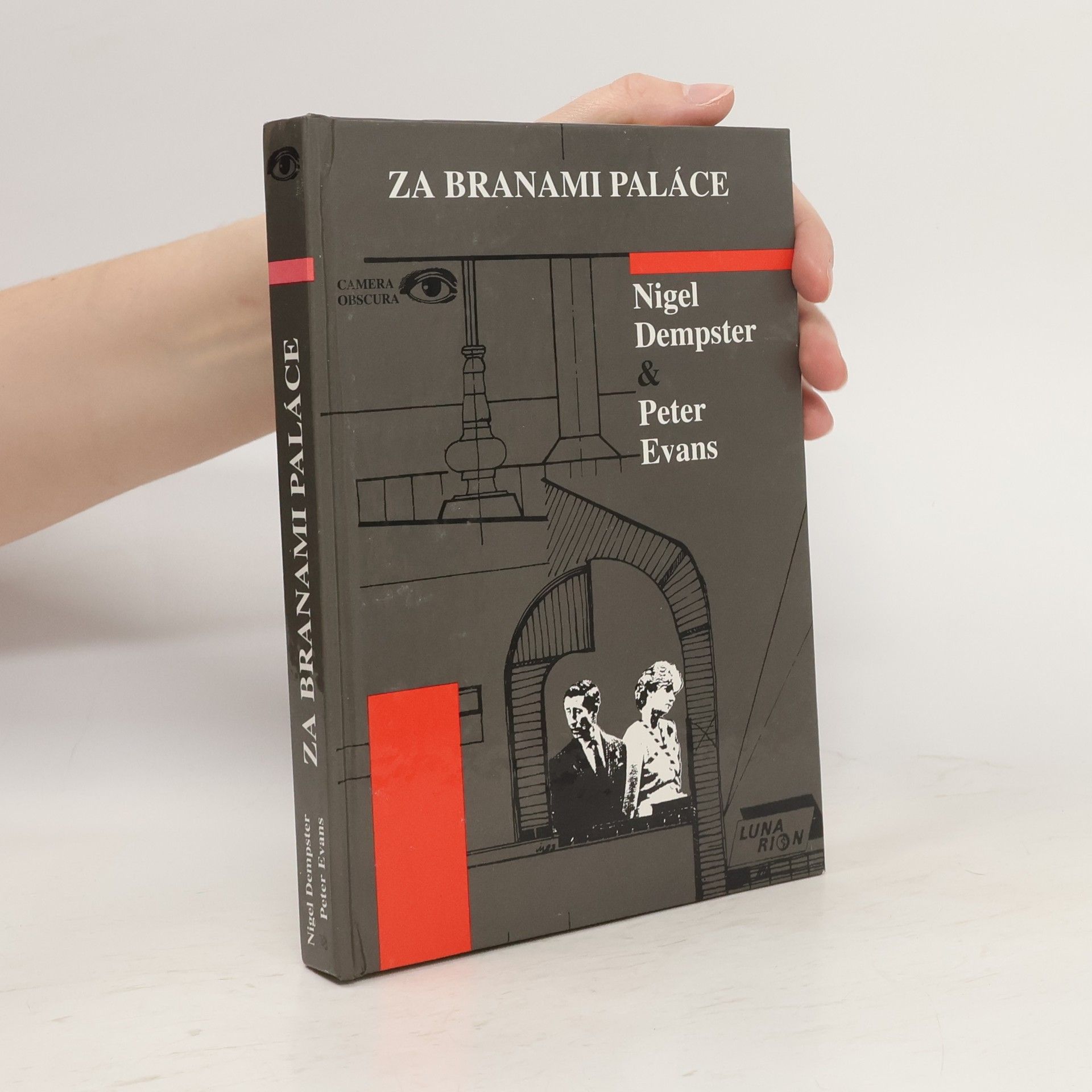 Peter Evans Za branami paláce