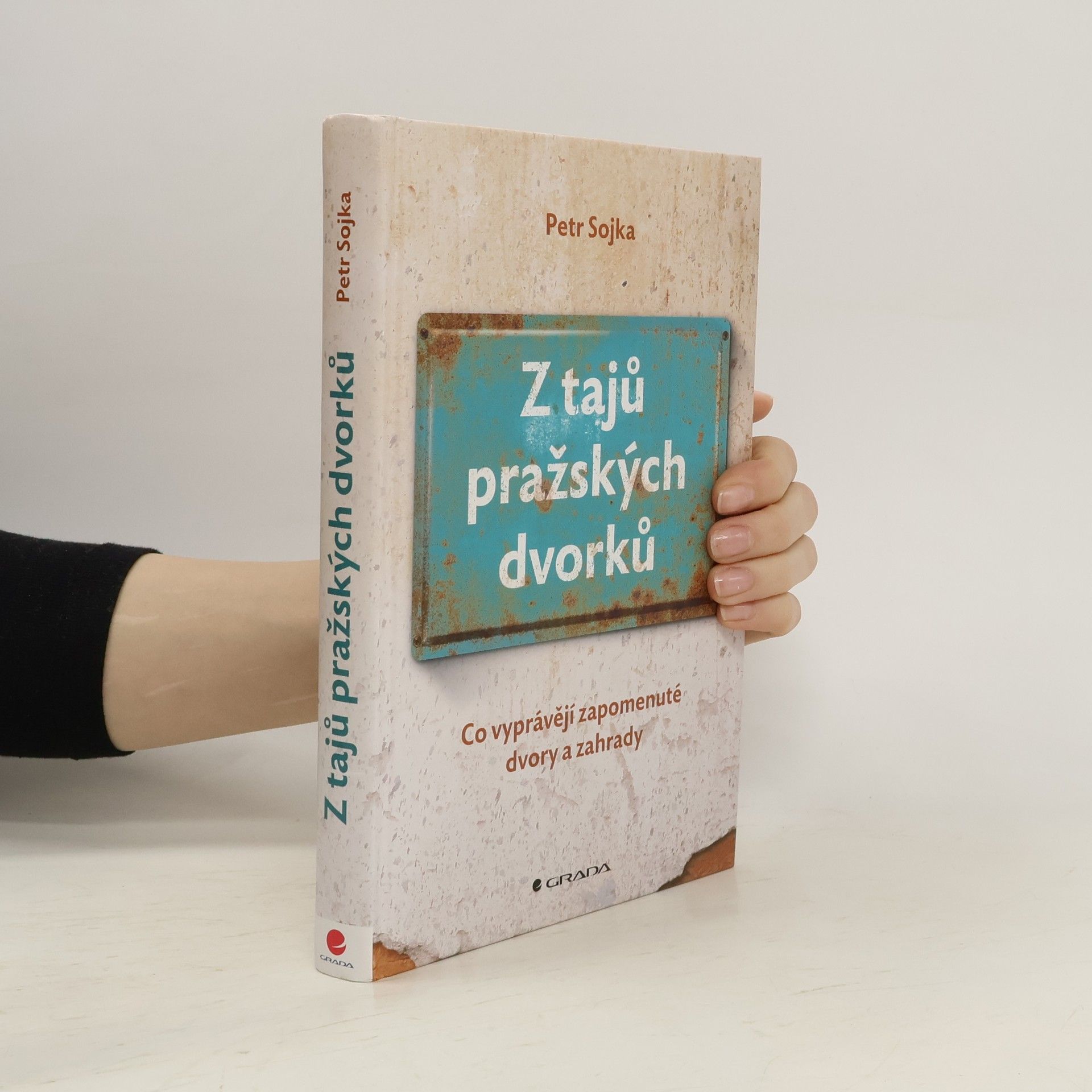 Petr Sojka Z tajů pražských dvorků : co vyprávějí zapomenuté dvory a zahrady