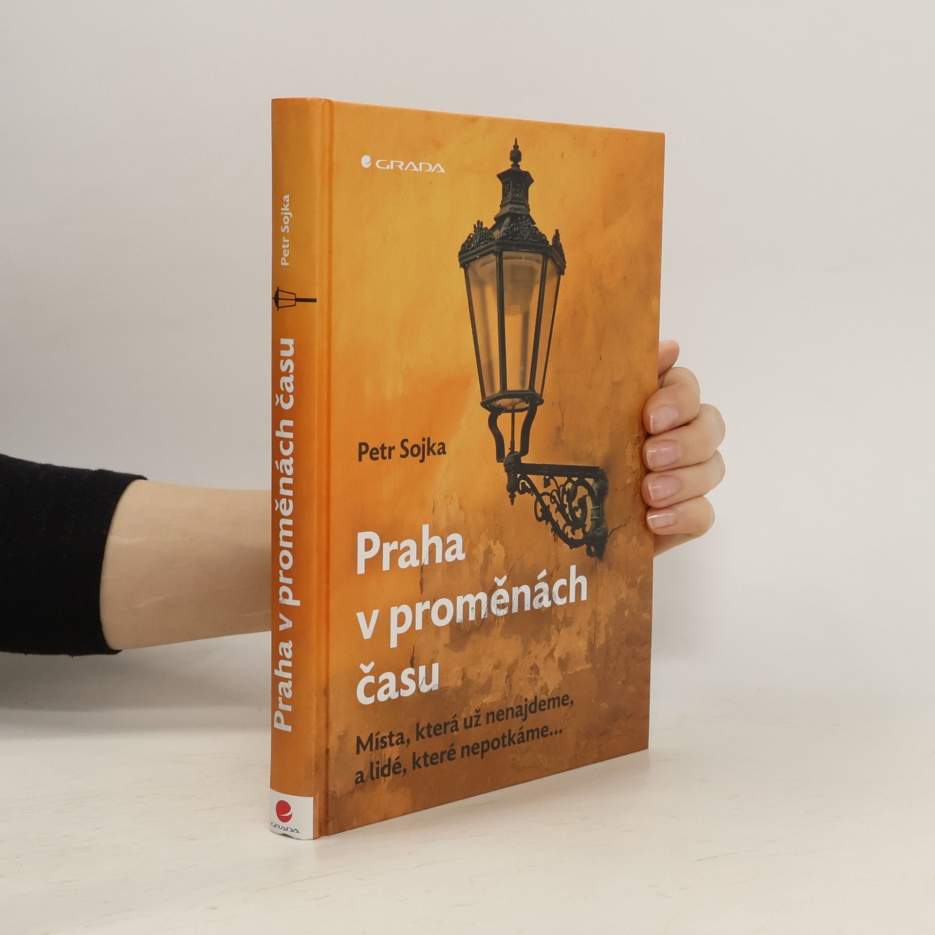 Petr Sojka Praha v proměnách času : místa, která už nenajdeme, a lidé, které nepotkáme...