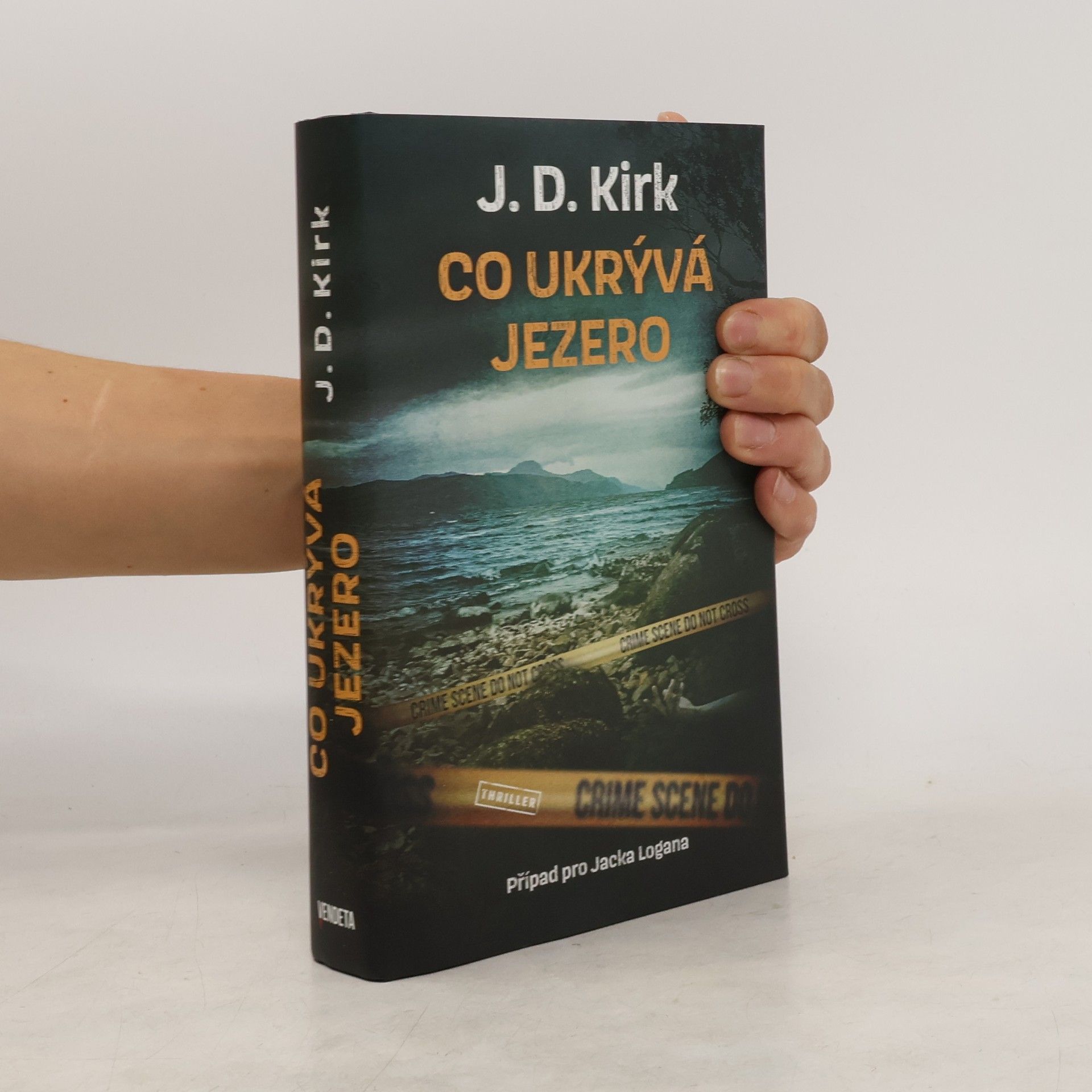Barry Hutchison Co ukrývá jezero