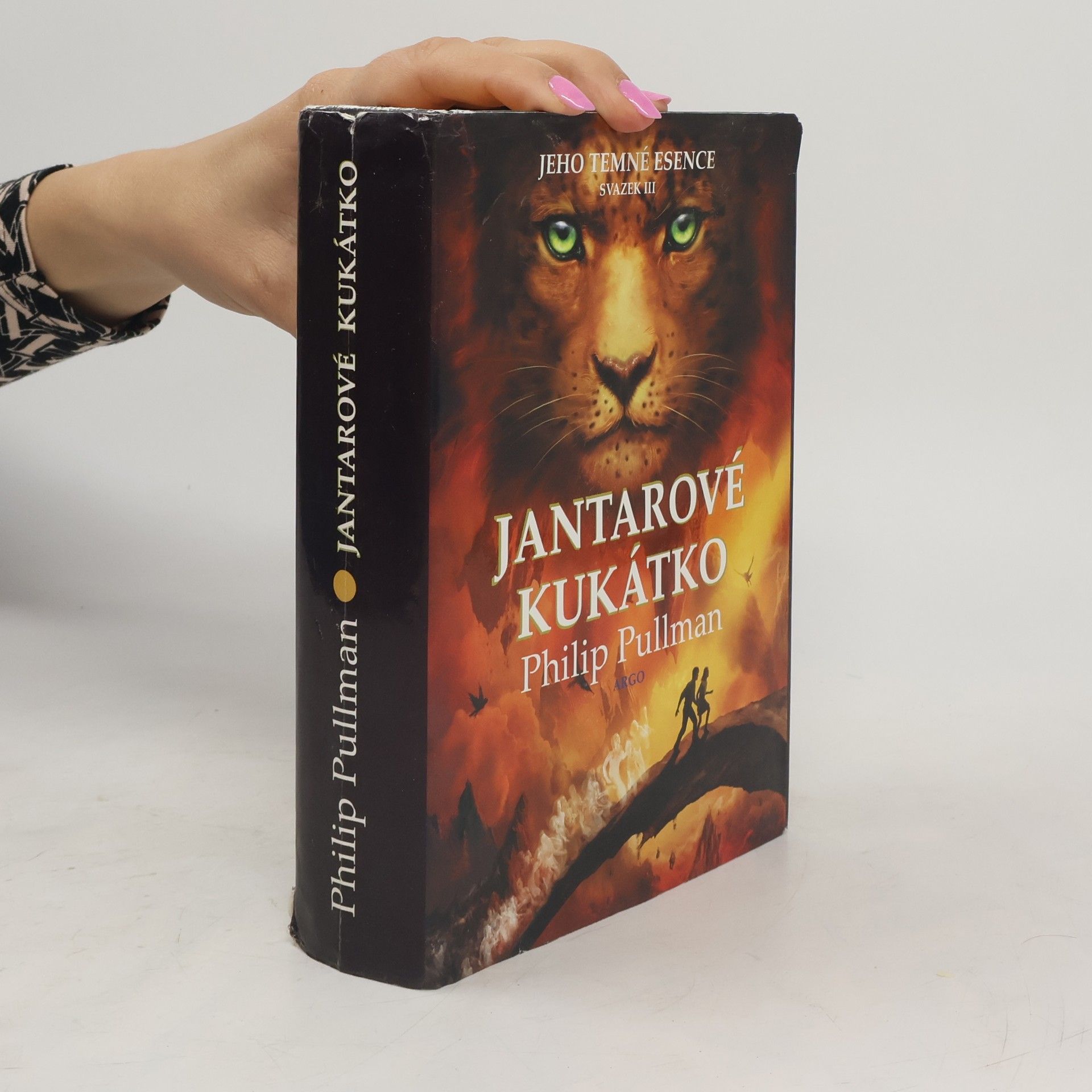 Philip Pullman Jeho temné esence. Svazek III, Jantarové kukátko