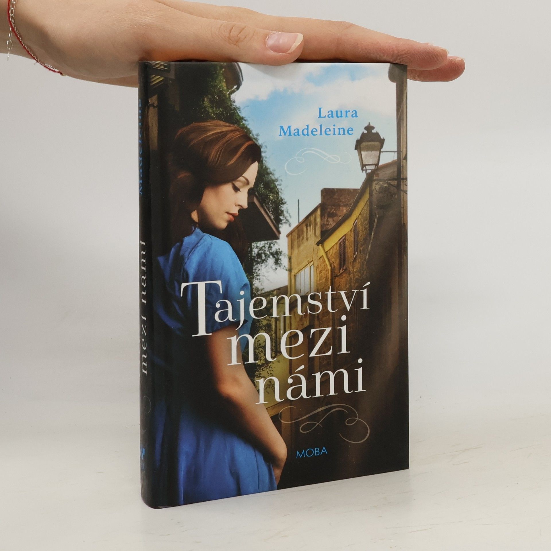 Laura Madeleine Tajemství mezi námi