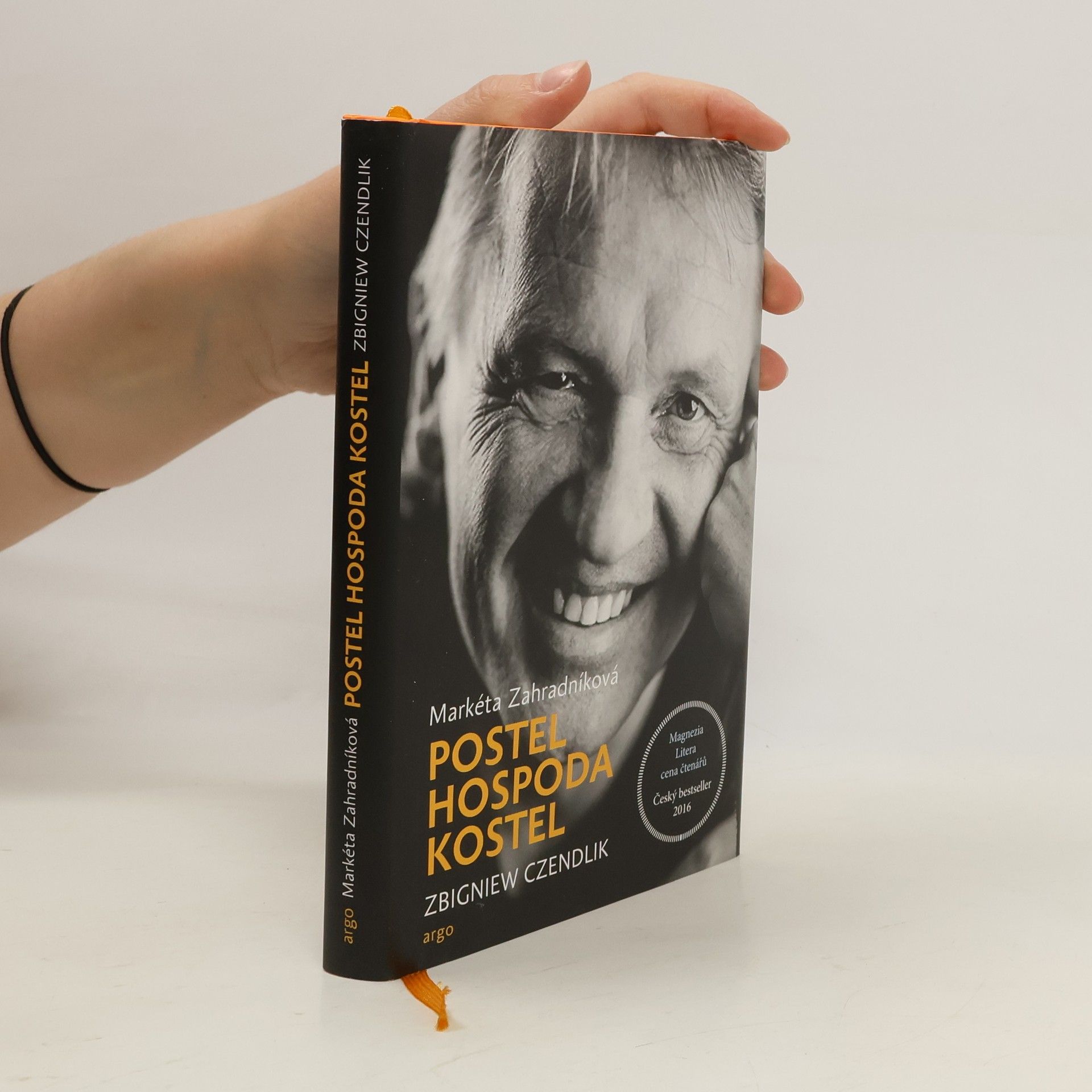 Zbigniew Czendlik Postel, hospoda, kostel