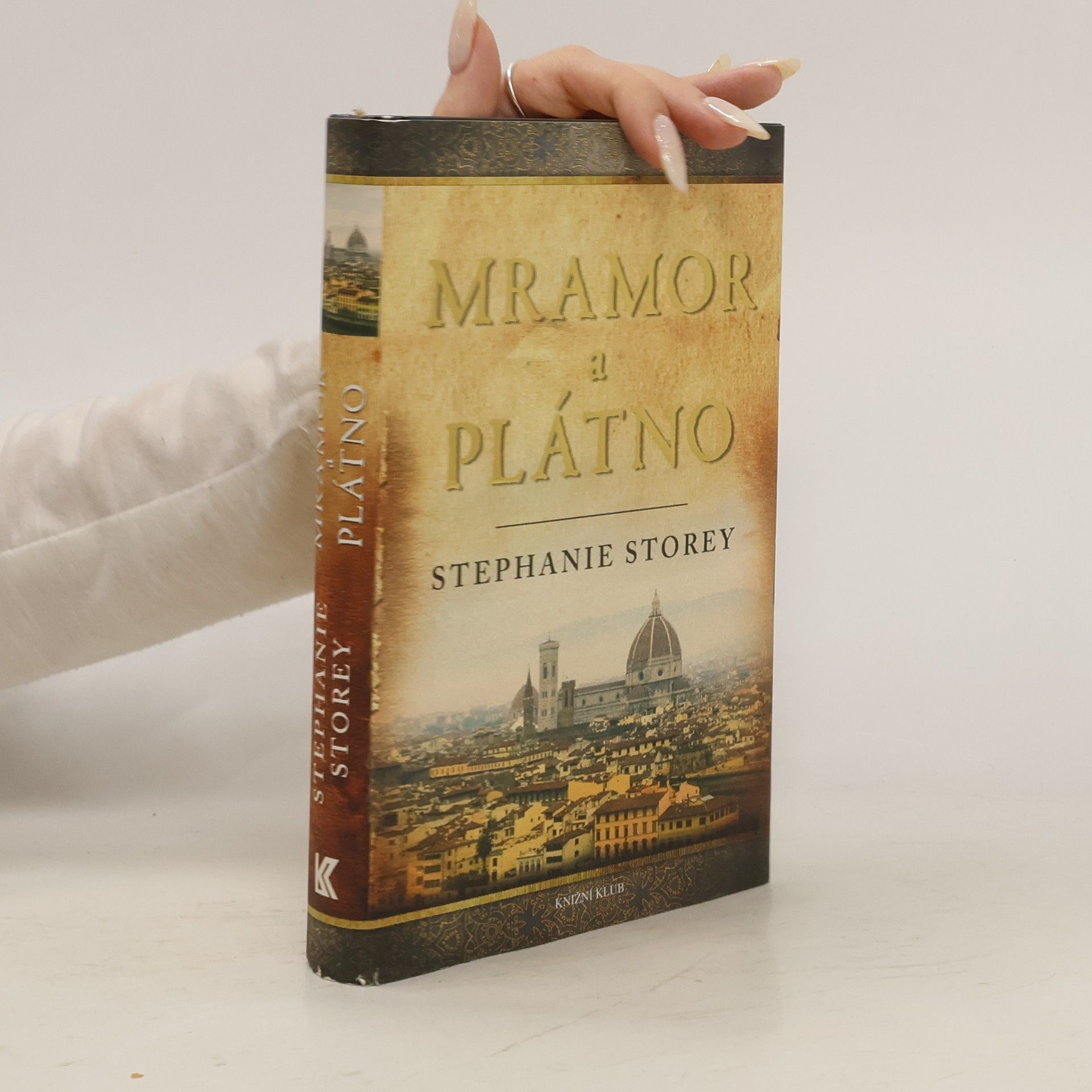 Stephanie Storey Mramor a plátno