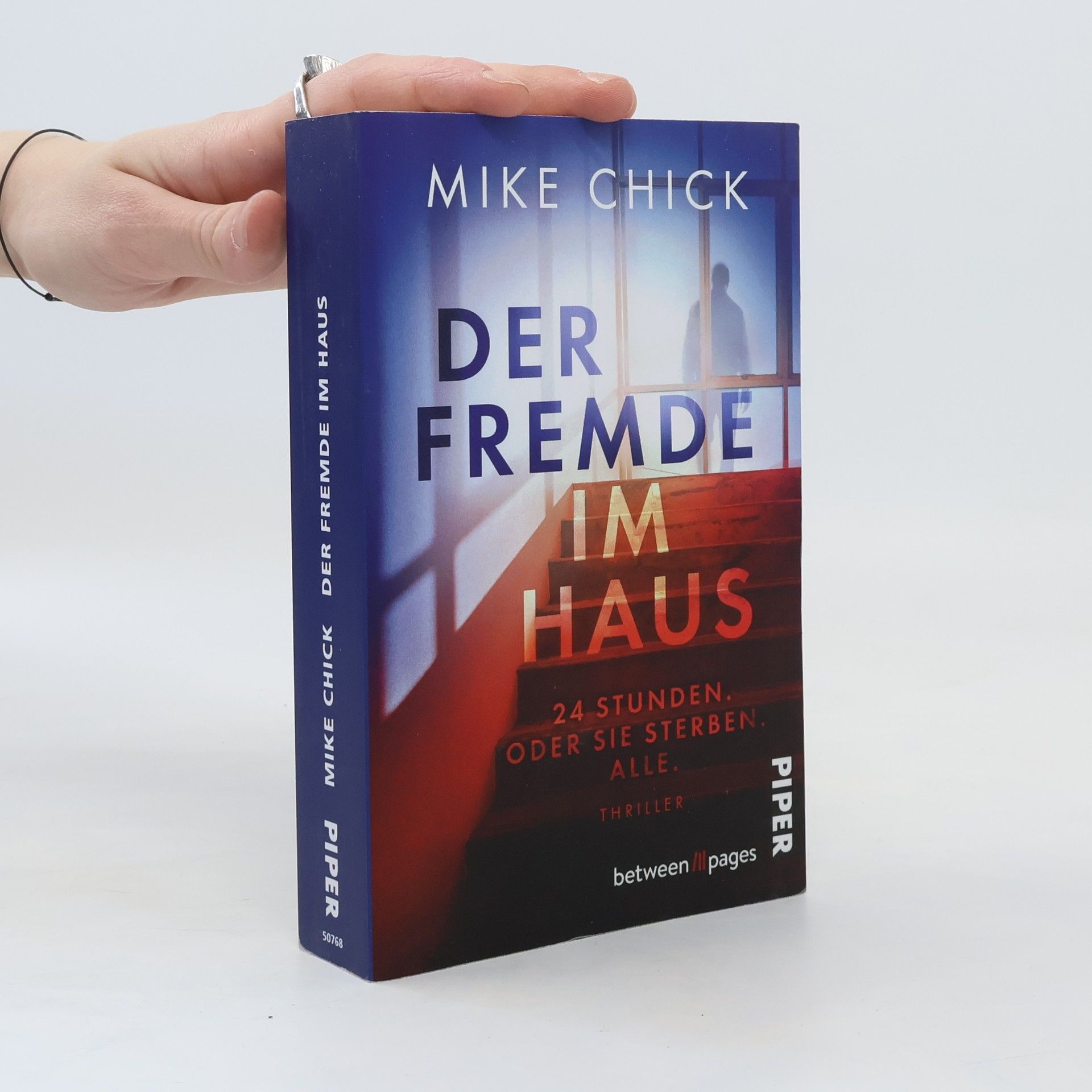 Mike Chick Der Fremde im Haus. 24 Stunden. Oder sie sterben. Alle. Thriller | Düsterer Spannungsroman um Schuld und Rache