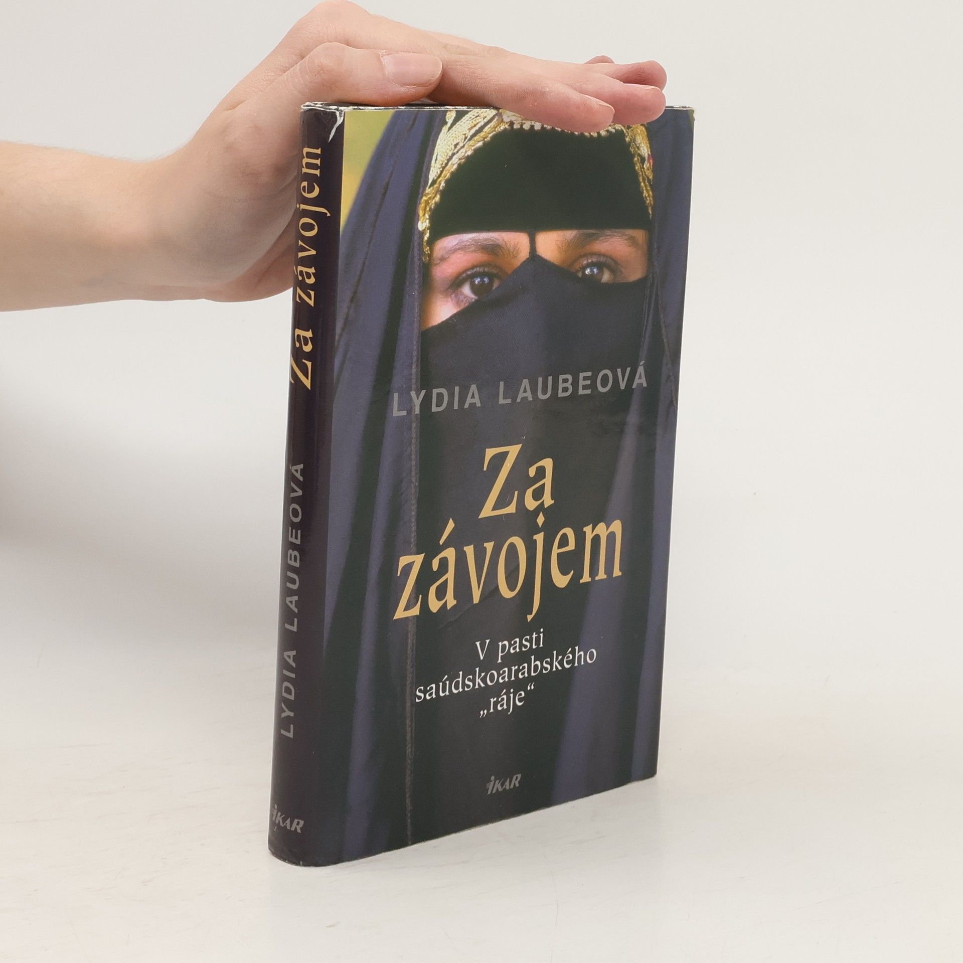 Lydia Laube Za závojem. V pasti saúdskoarabského "ráje"