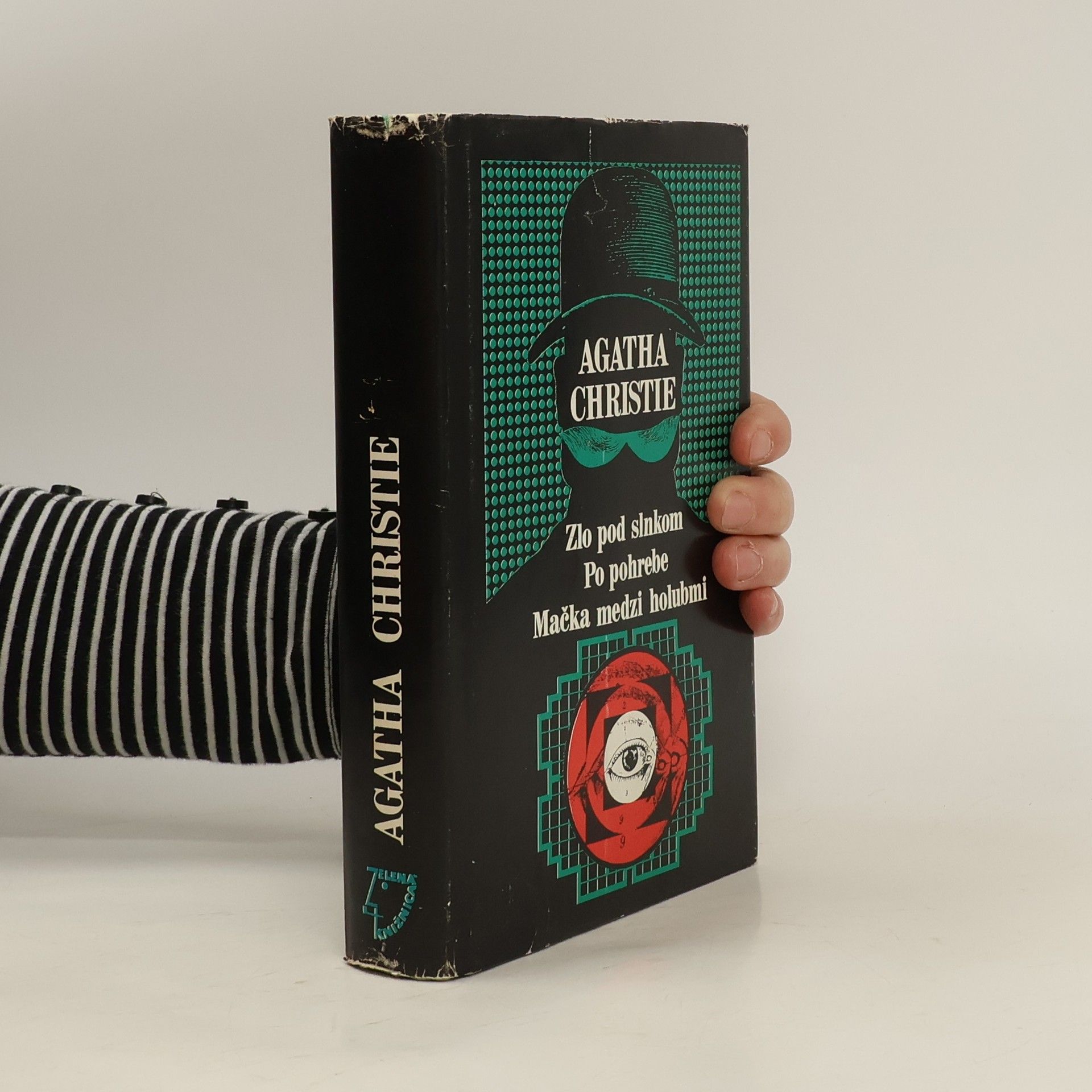 Agatha Christie Zlo pod slnkom. Po pohrebe. Mačka medzi holubmi