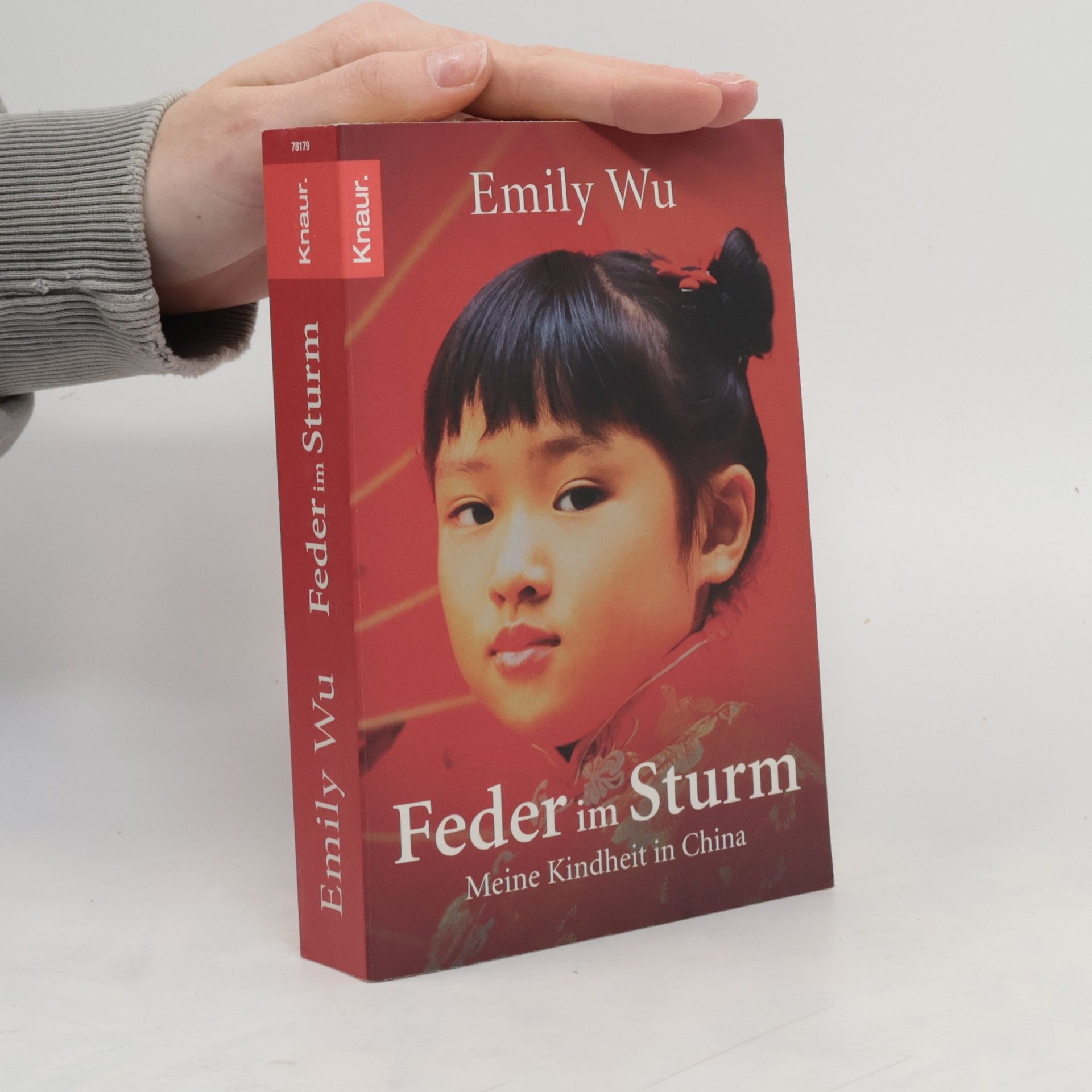 Emily Wu Feder im Sturm