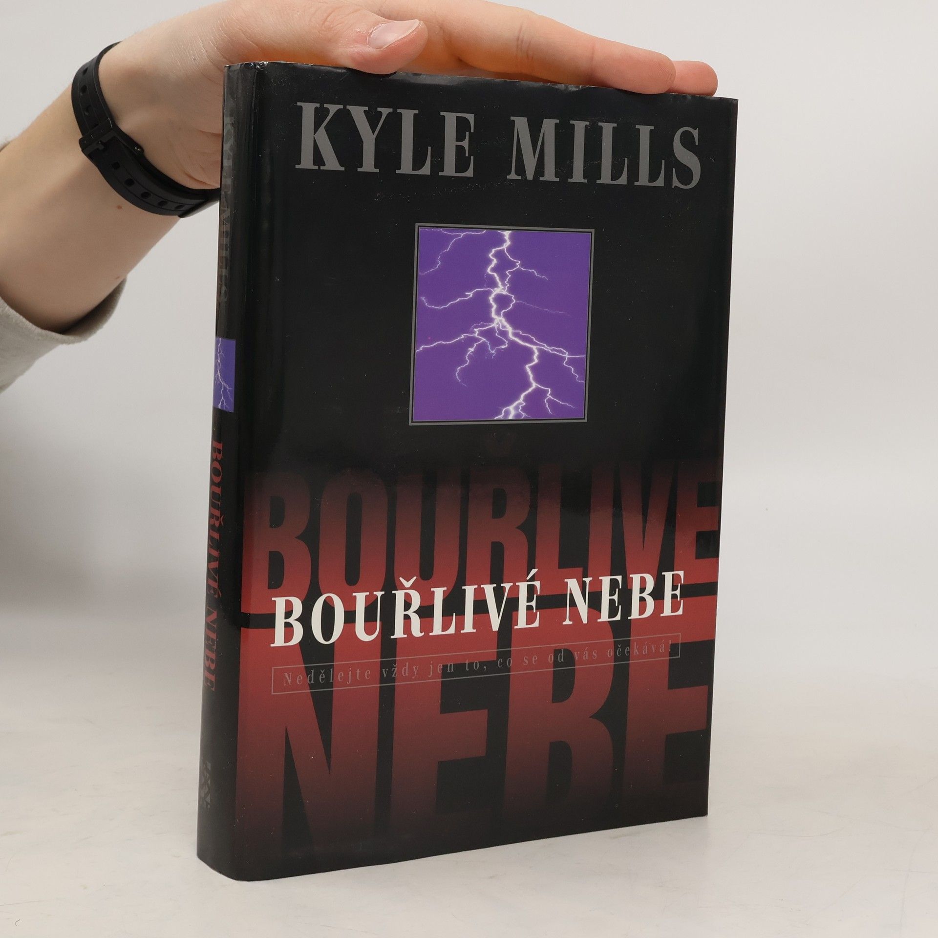 Kyle Mills Bouřlivé nebe