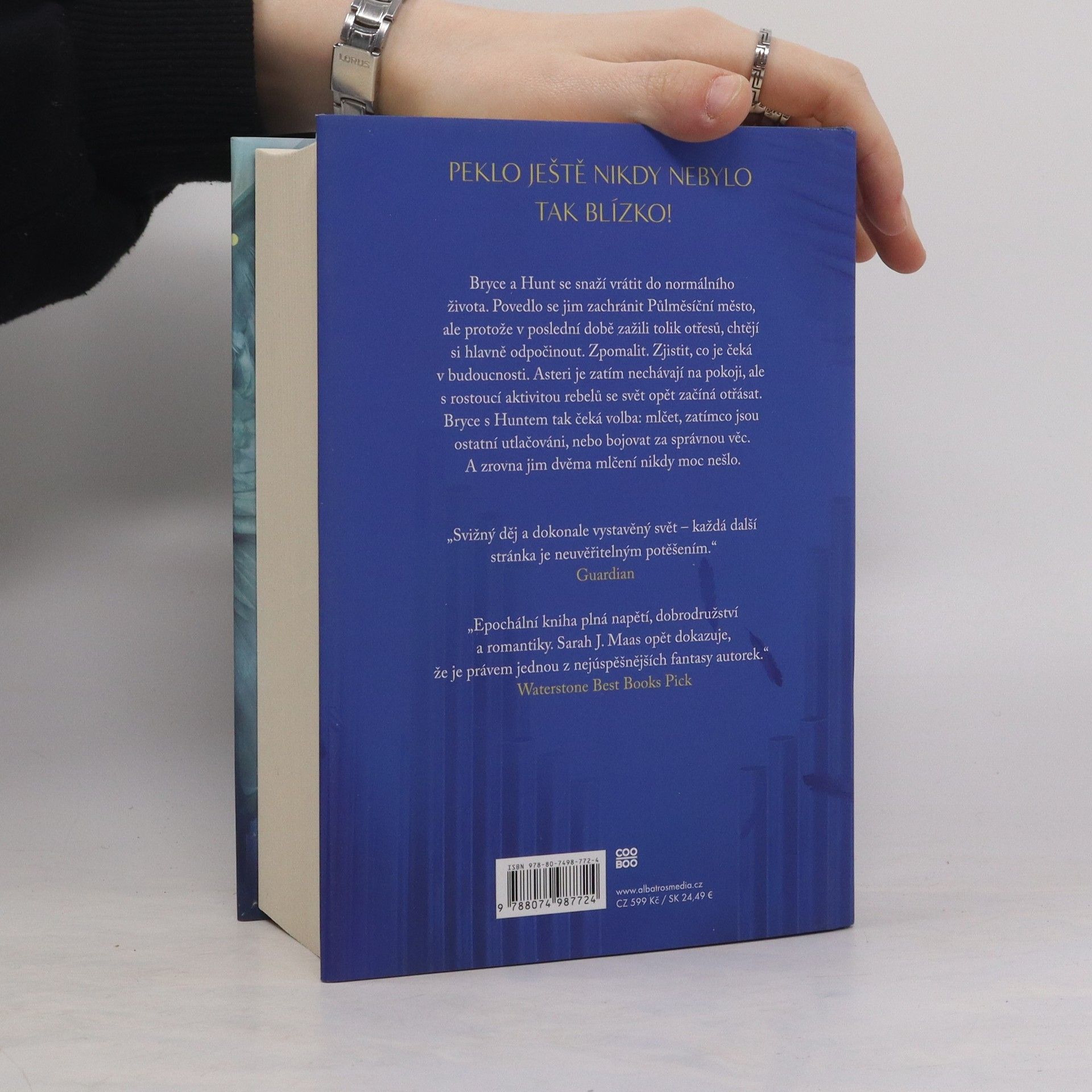 Sarah J. Maas Půlměsíční město. Rod nebes a dechu