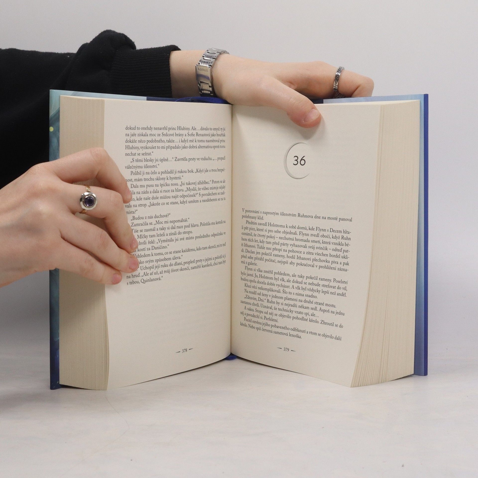 Sarah J. Maas Půlměsíční město. Rod nebes a dechu