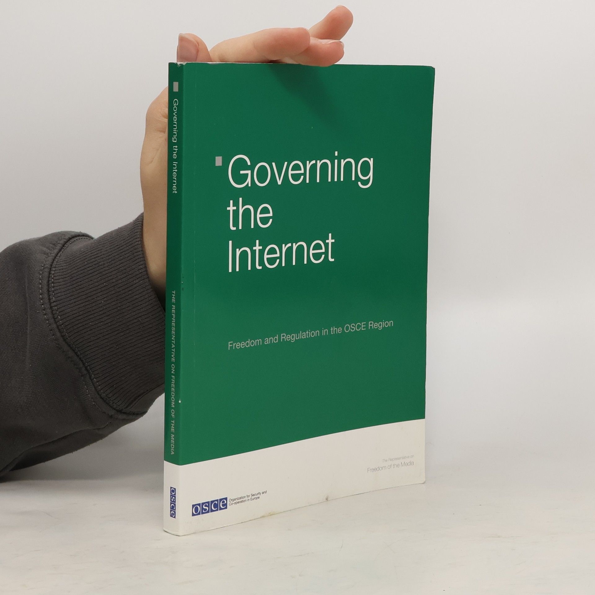 Autorenkollektiv Governing the Internet