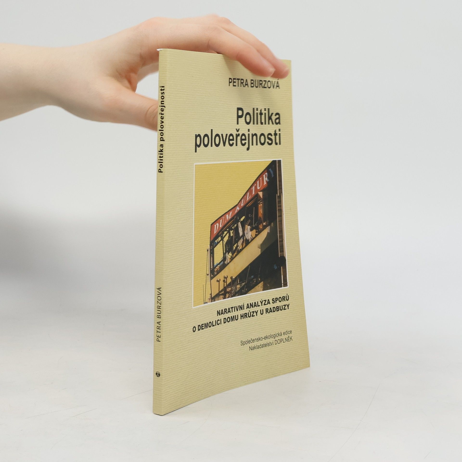 Petra Lupták Burzová Politika poloveřejnosti