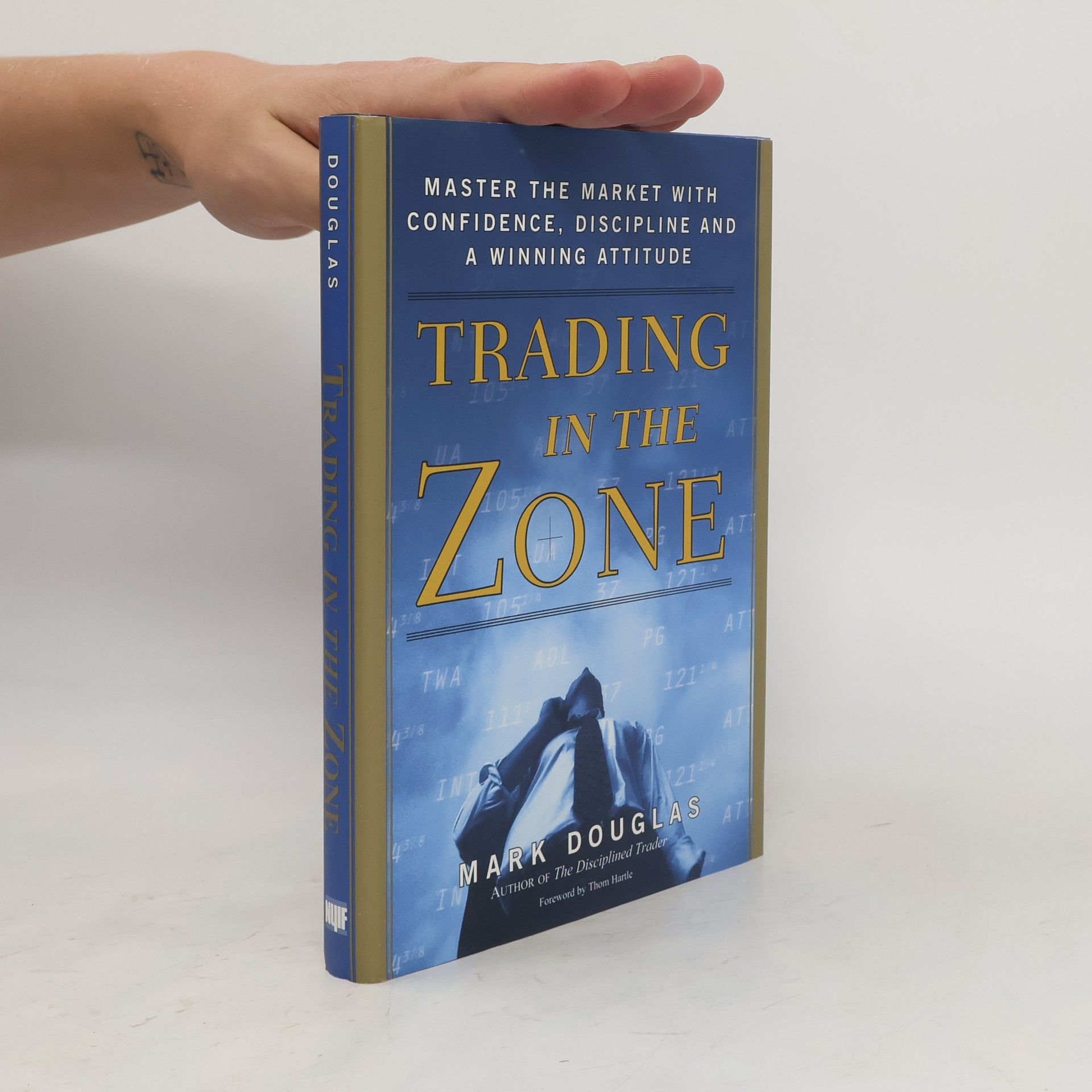 Mark Mark J. Douglas Trading in the zone : master the market with confidence, discipline and a winning attitude
