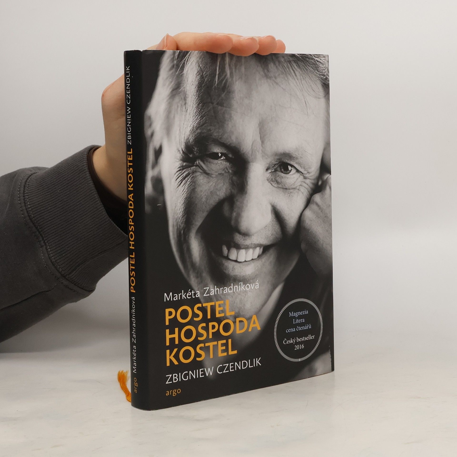 Zbigniew Czendlik Postel, hospoda, kostel