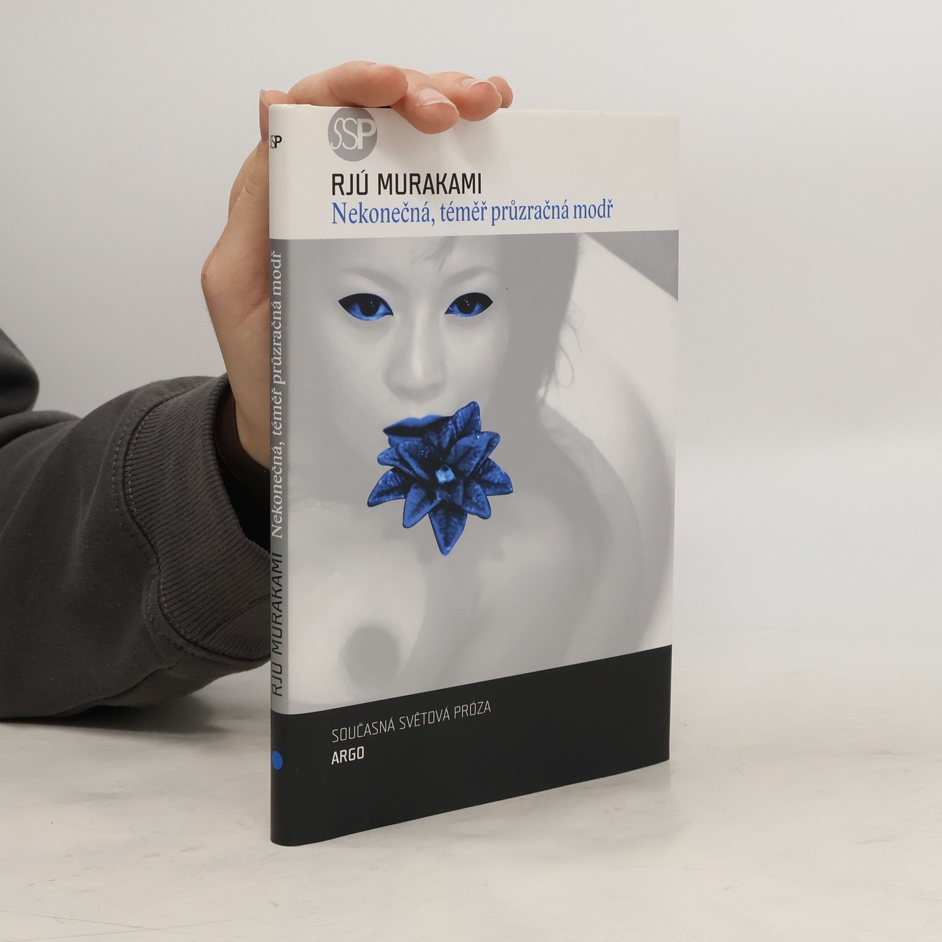 Ryū Murakami Nekonečná, téměř průzračná modř