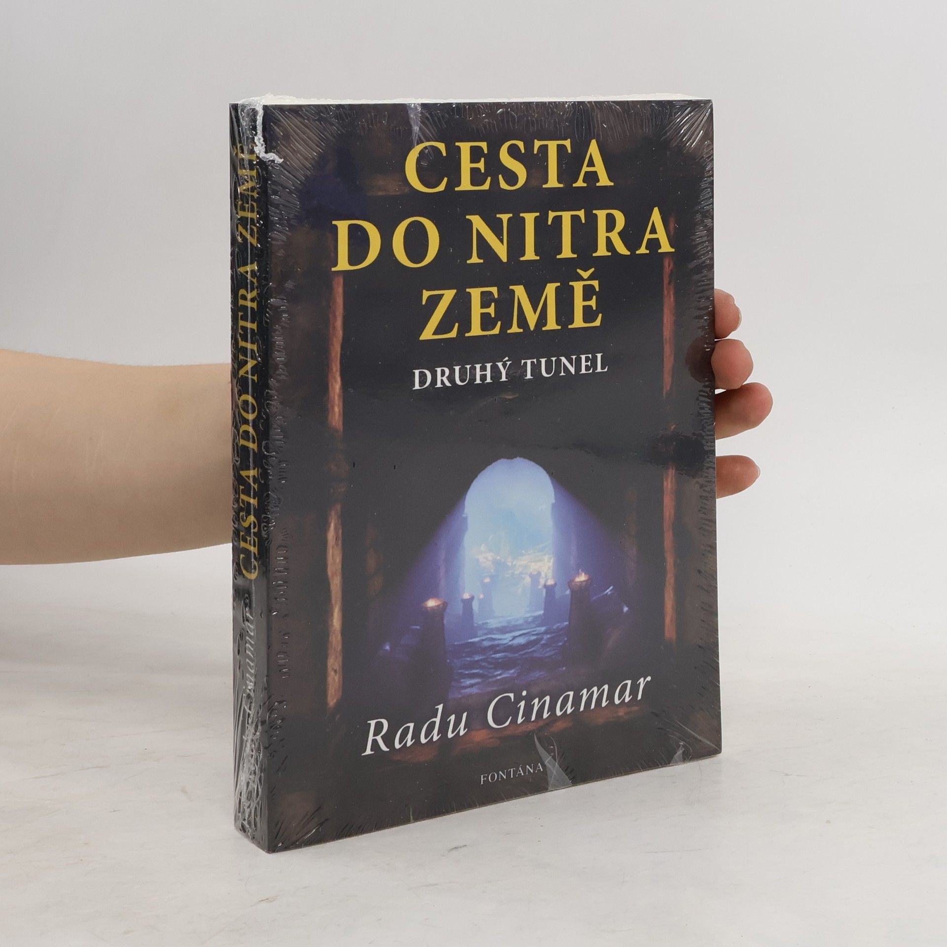 Radu Cinamar Cesta do nitra Země - druhý tunel