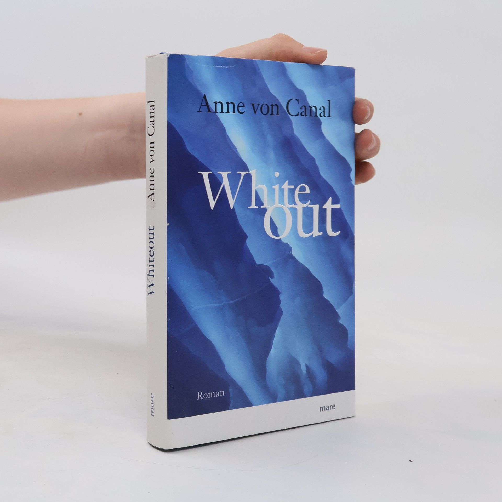 Anne von Canal Whiteout