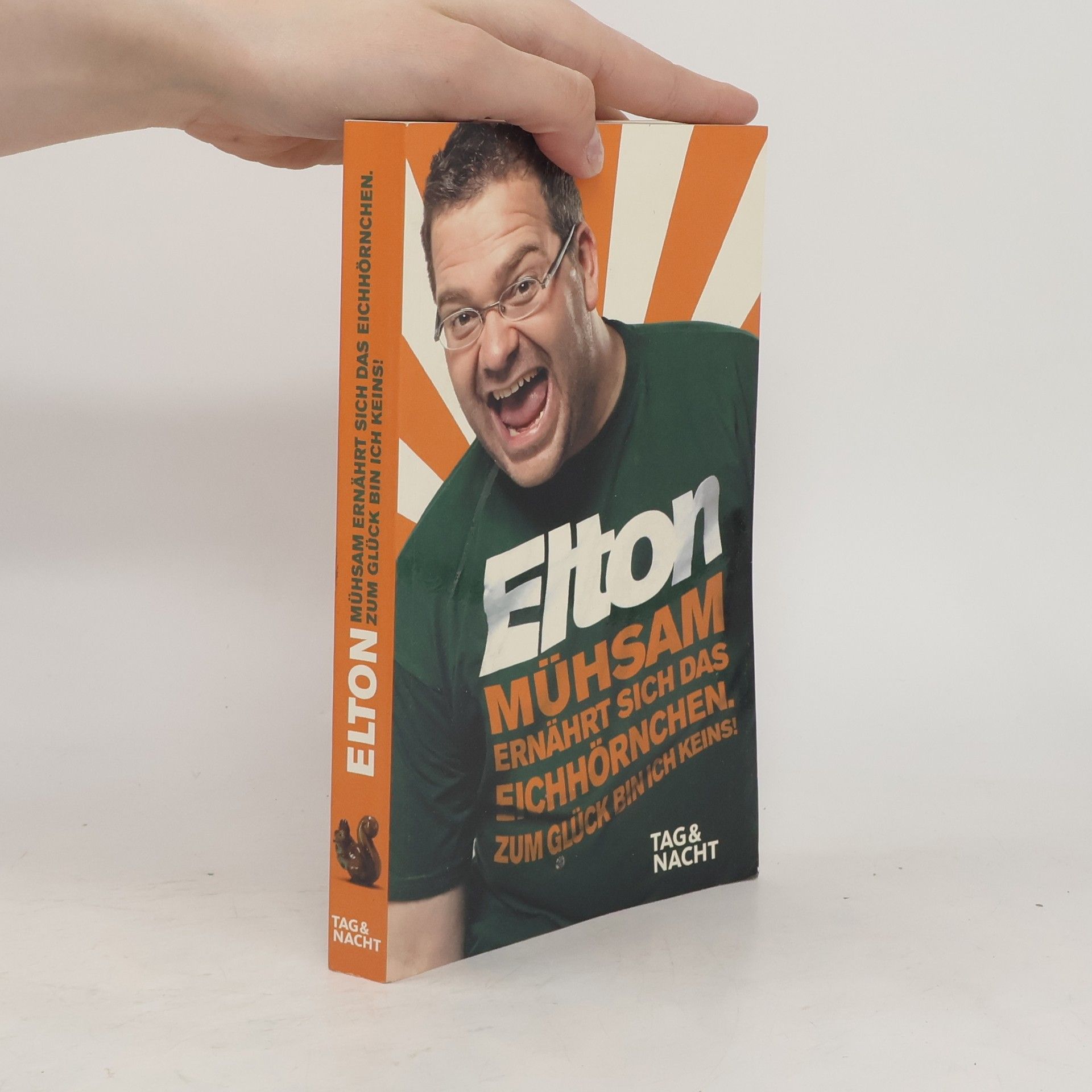 Elton Mühsam ernährt sich das Eichhörnchen