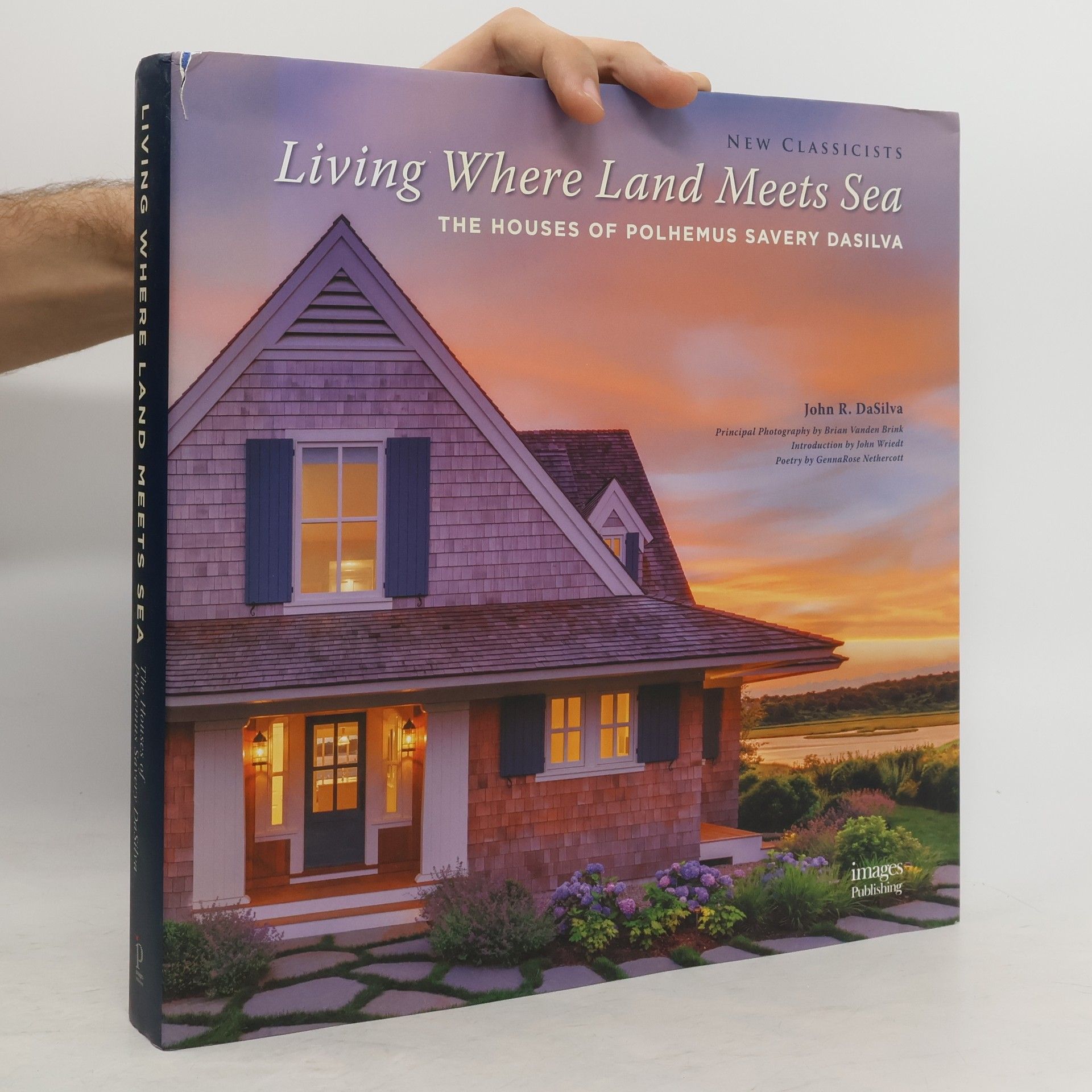 Autorenkollektiv Living Where Land Meets Sea