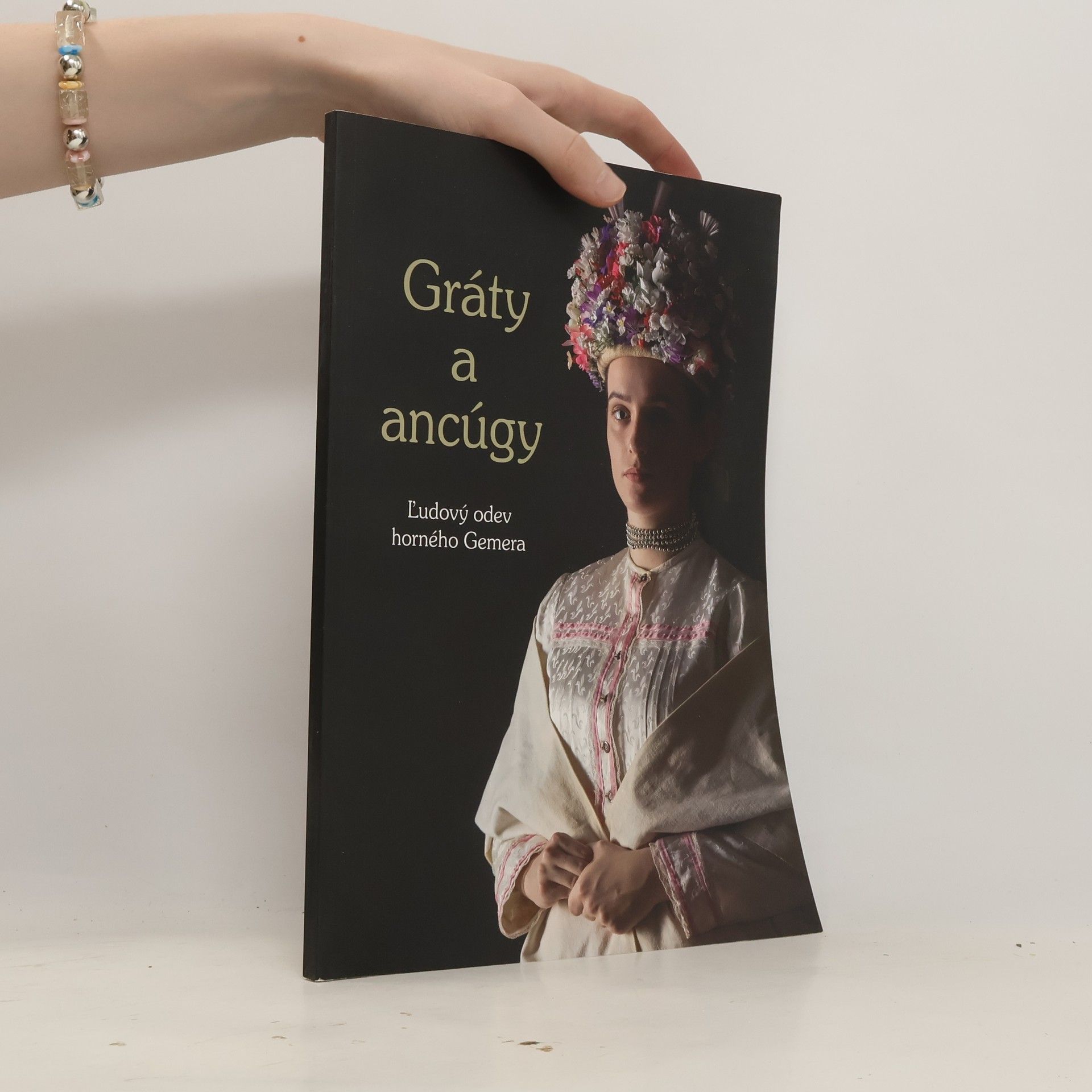 AA.VV. Gráty a ancúgy: Ľudový odev horného Gemera