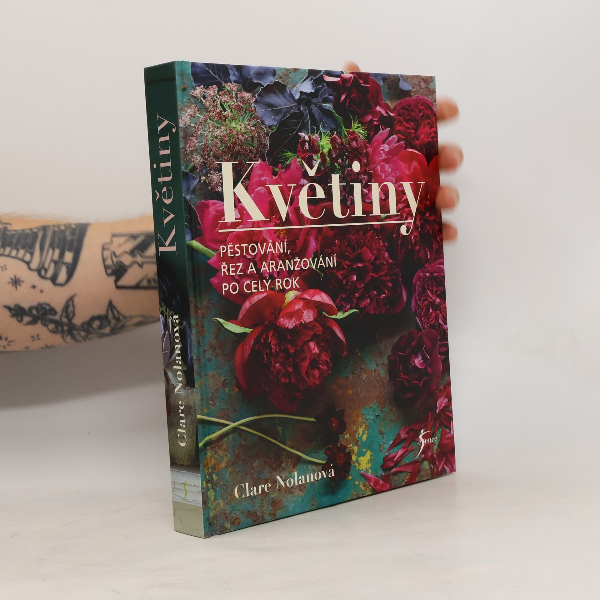 Clare Nolan Květiny : pěstování, řez a aranžování po celý rok