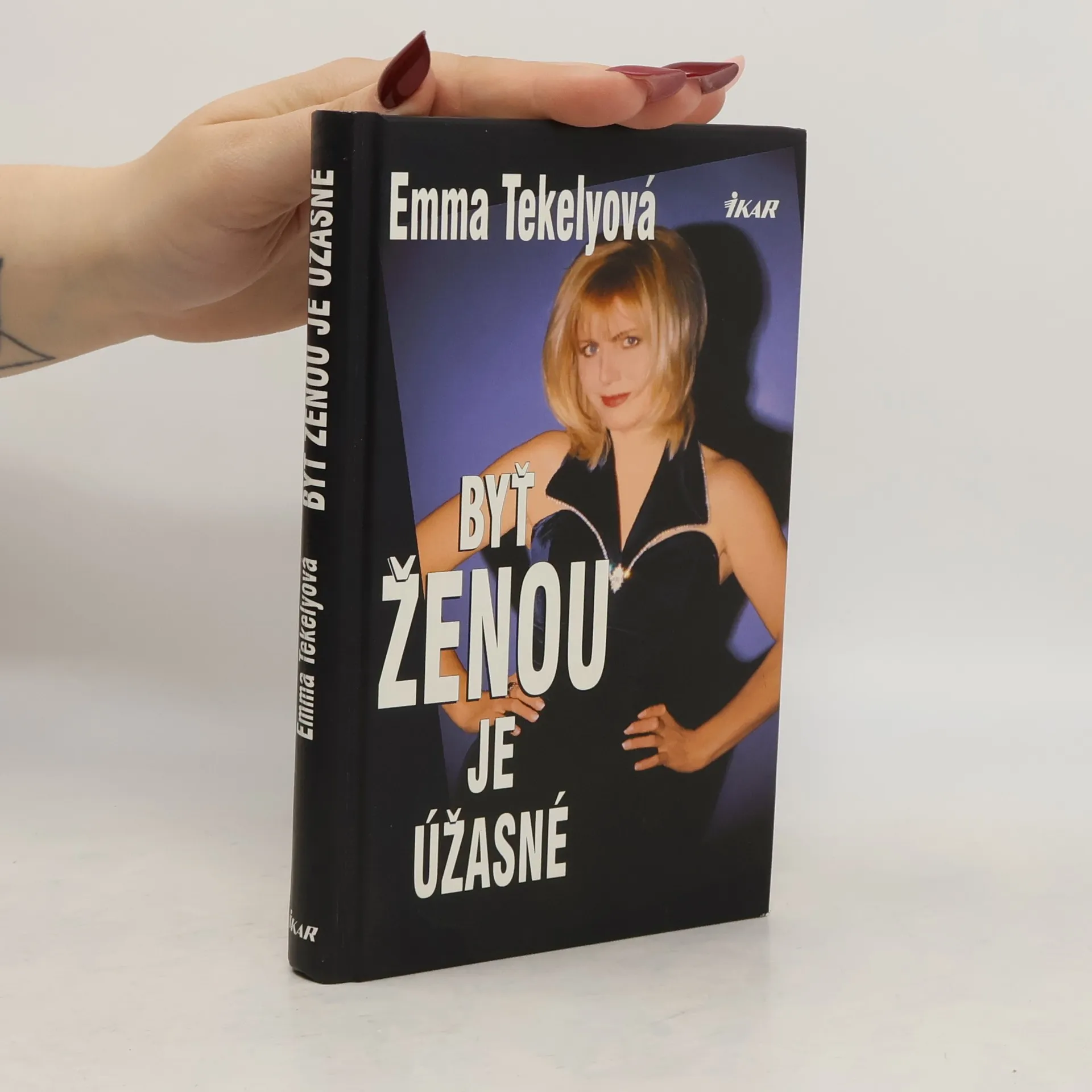 Byť ženou je úžasné | Kniha | Emma Tekelyová