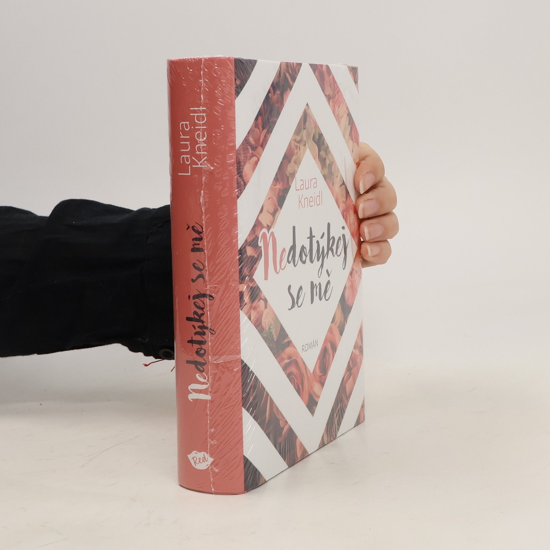 Laura Kneidl Nedotýkej se mě