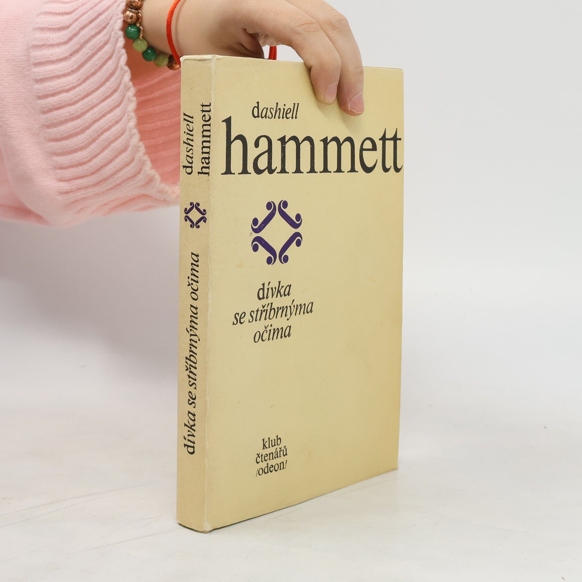Dashiell Hammett Dívka se stříbrnýma očima