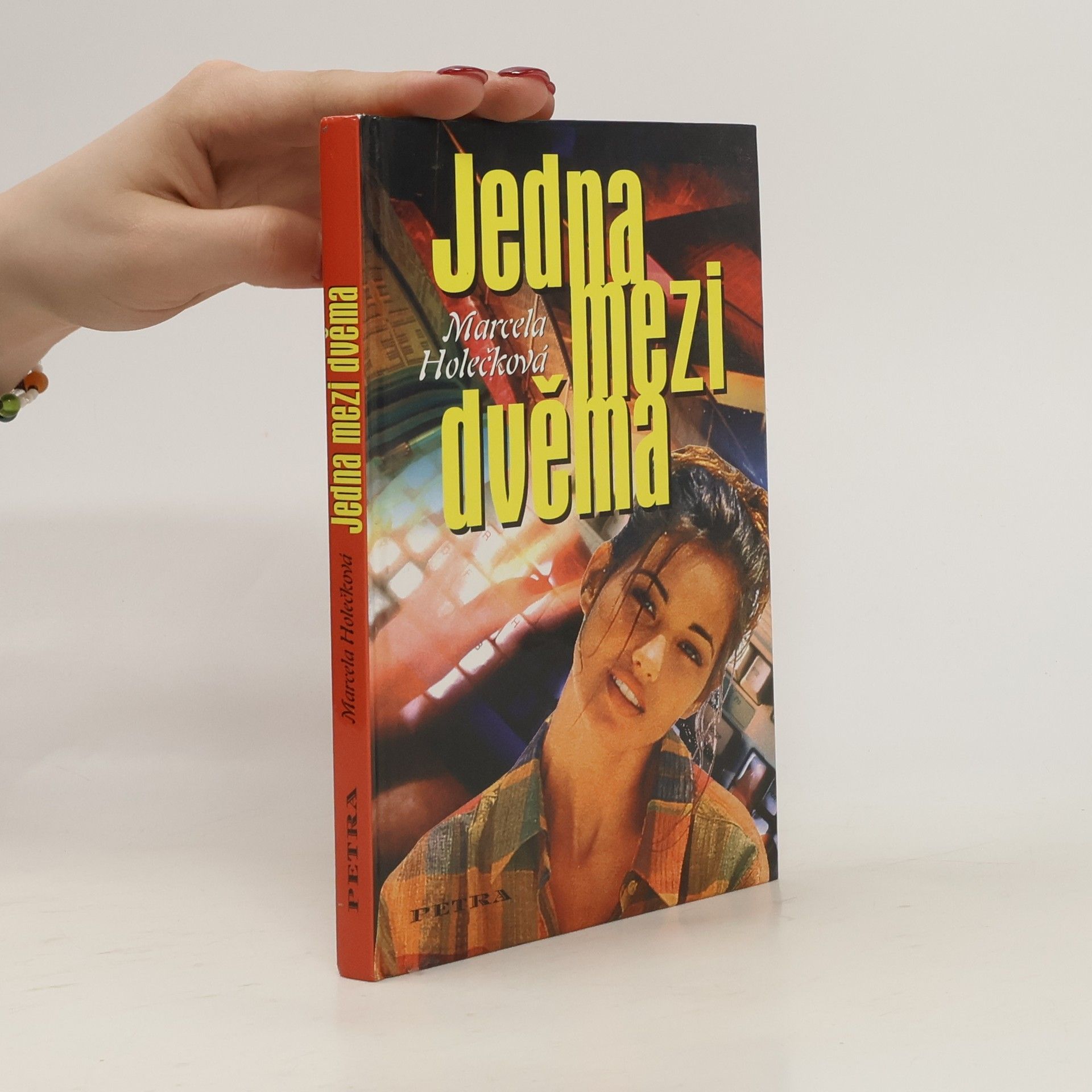 Marcela Holečková Jedna mezi dvěma