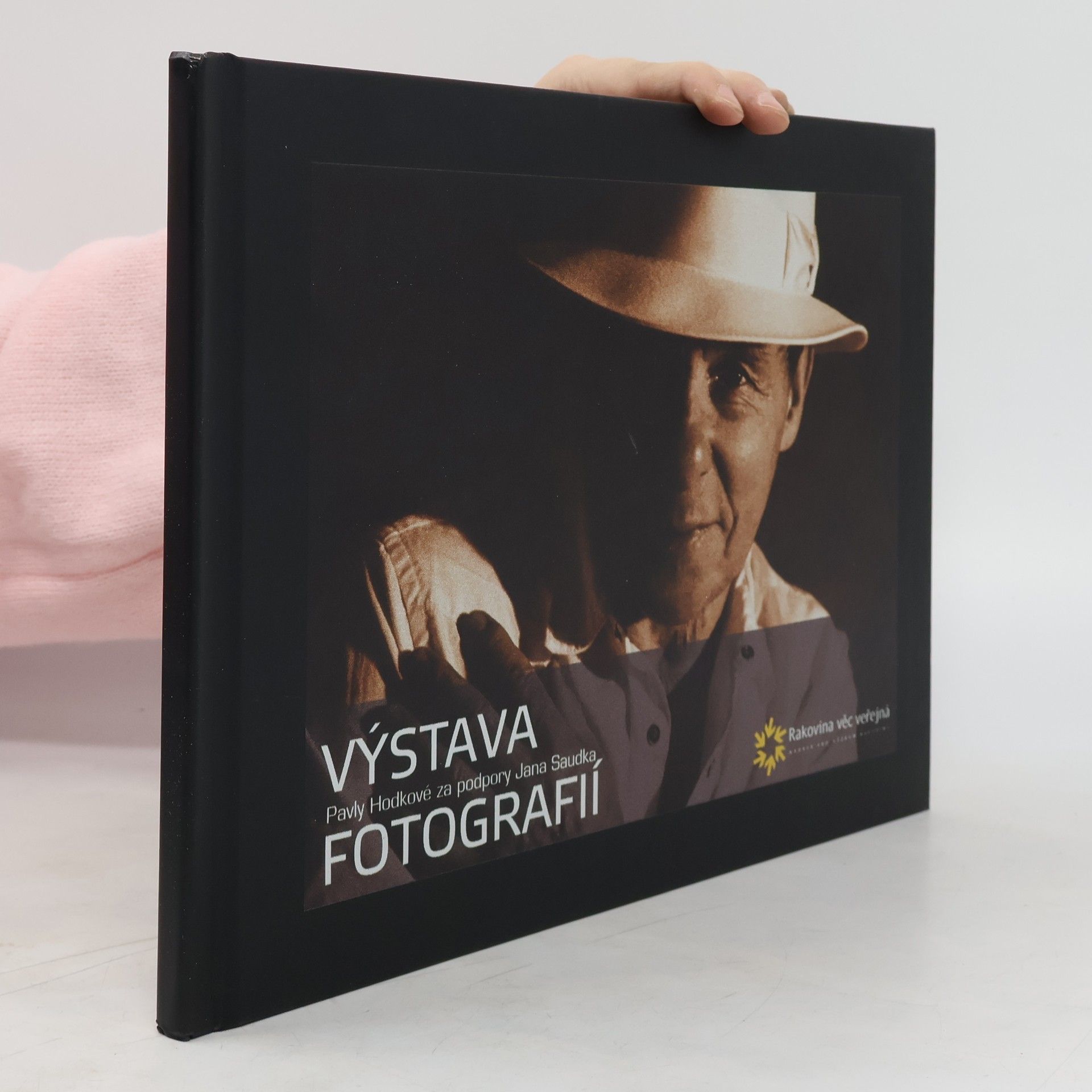 AA.VV. Výstava fotografií Pavly Hodkové za podpory Jana Saudka