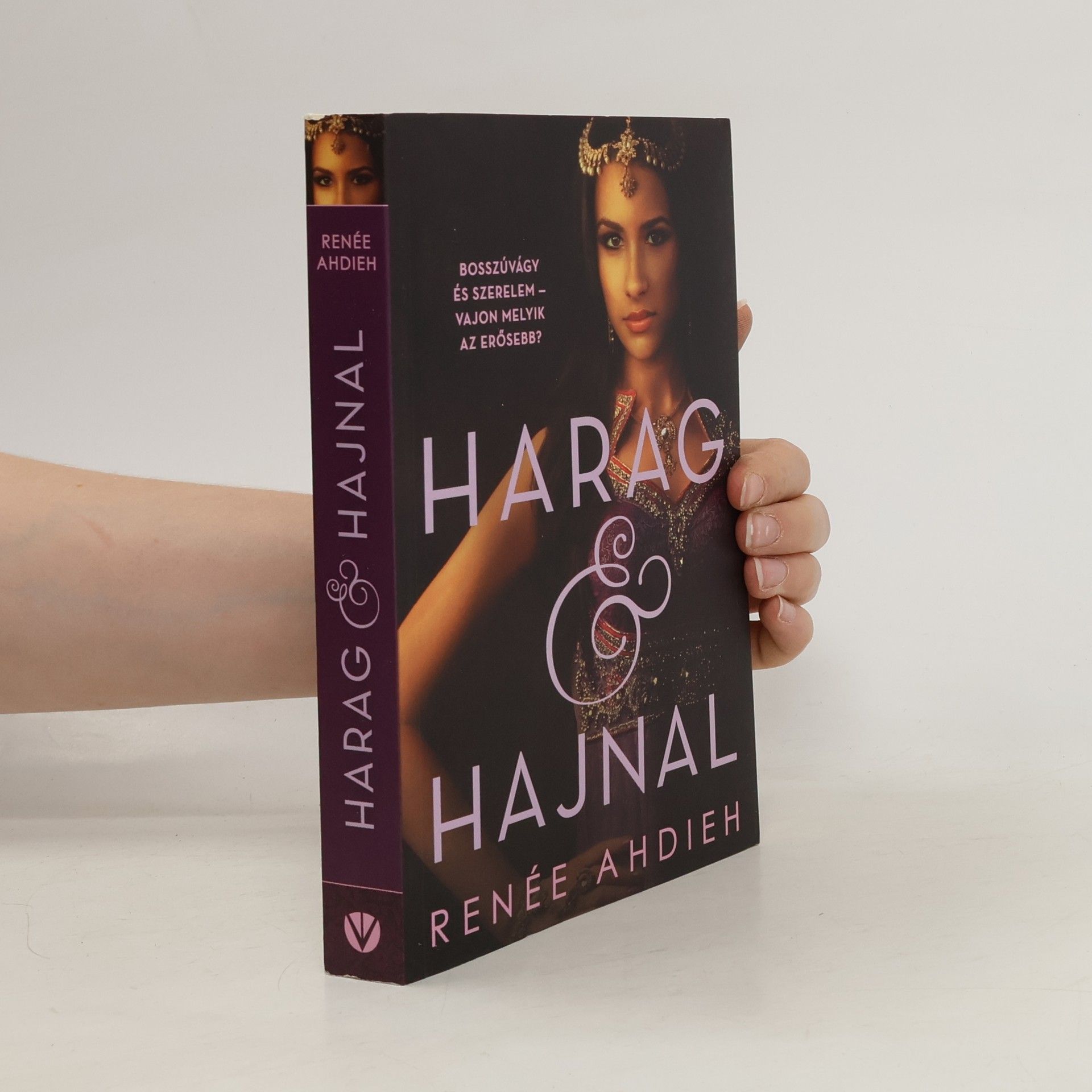 Renée Ahdieh Harag ​& hajna
