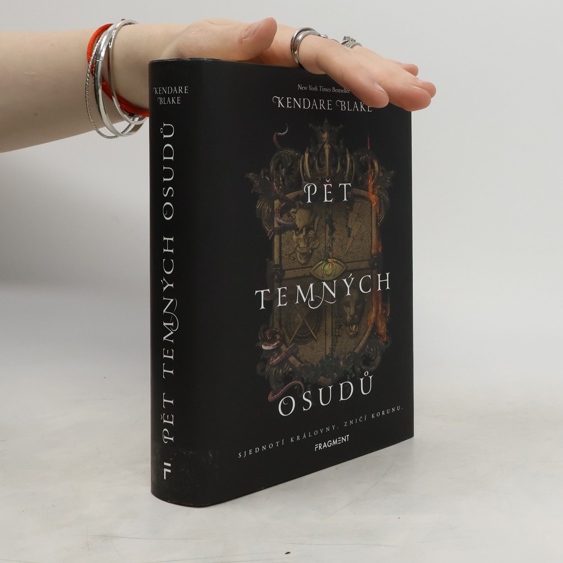 Kendare Blake Pět temných osudů