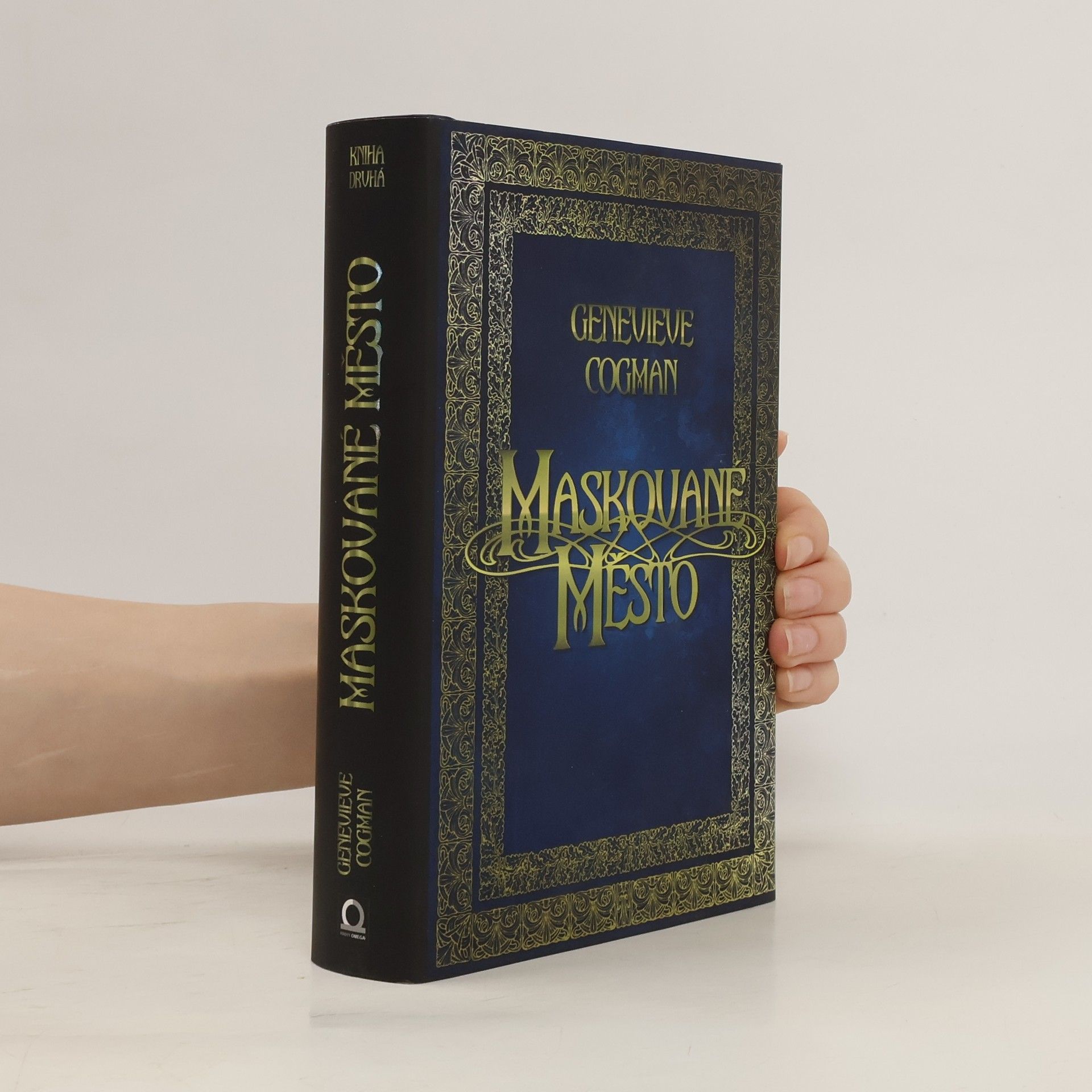 Genevieve Cogman Neviditelná knihovna. Kniha druhá, Maskované město