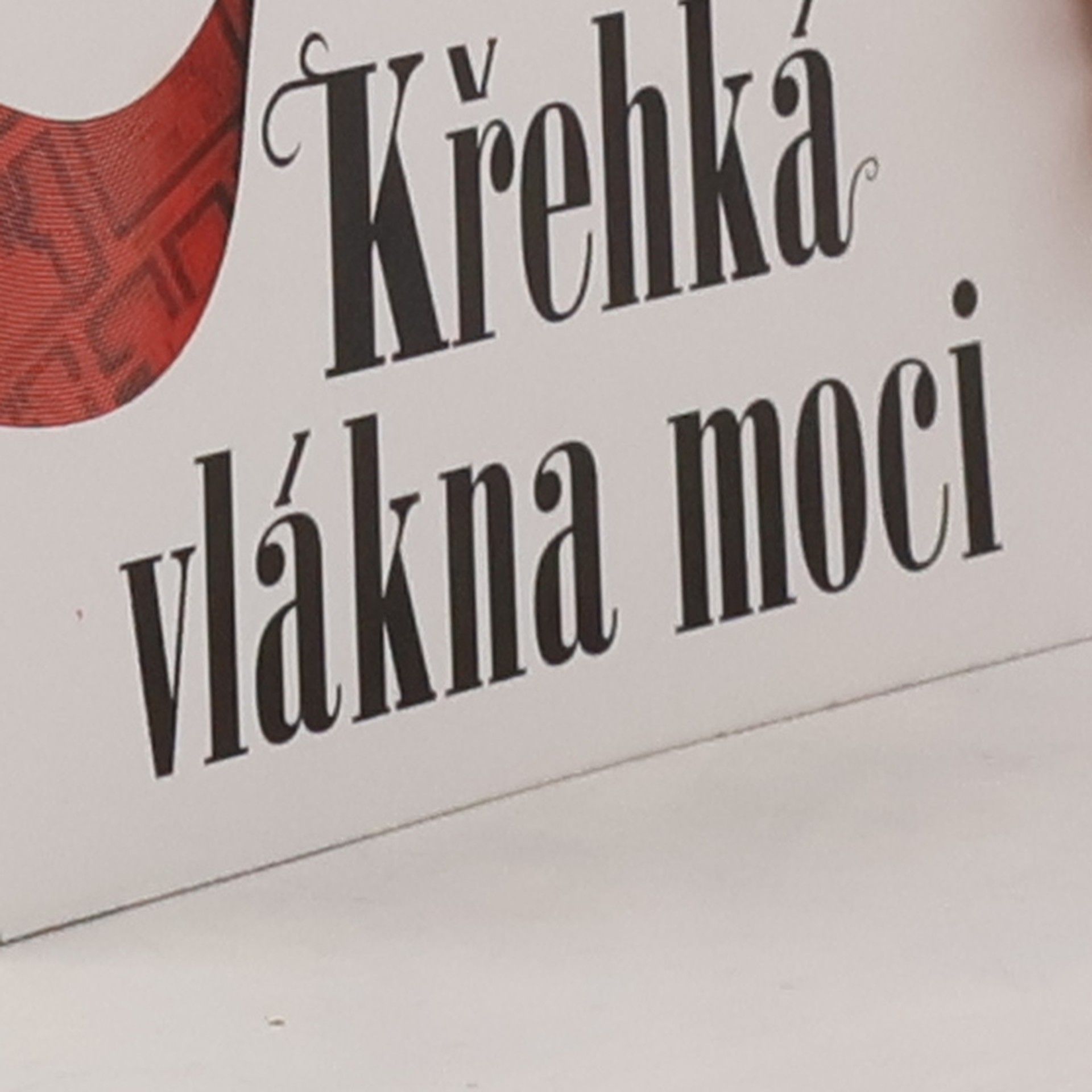V. E. Schwab Křehká vlákna moci