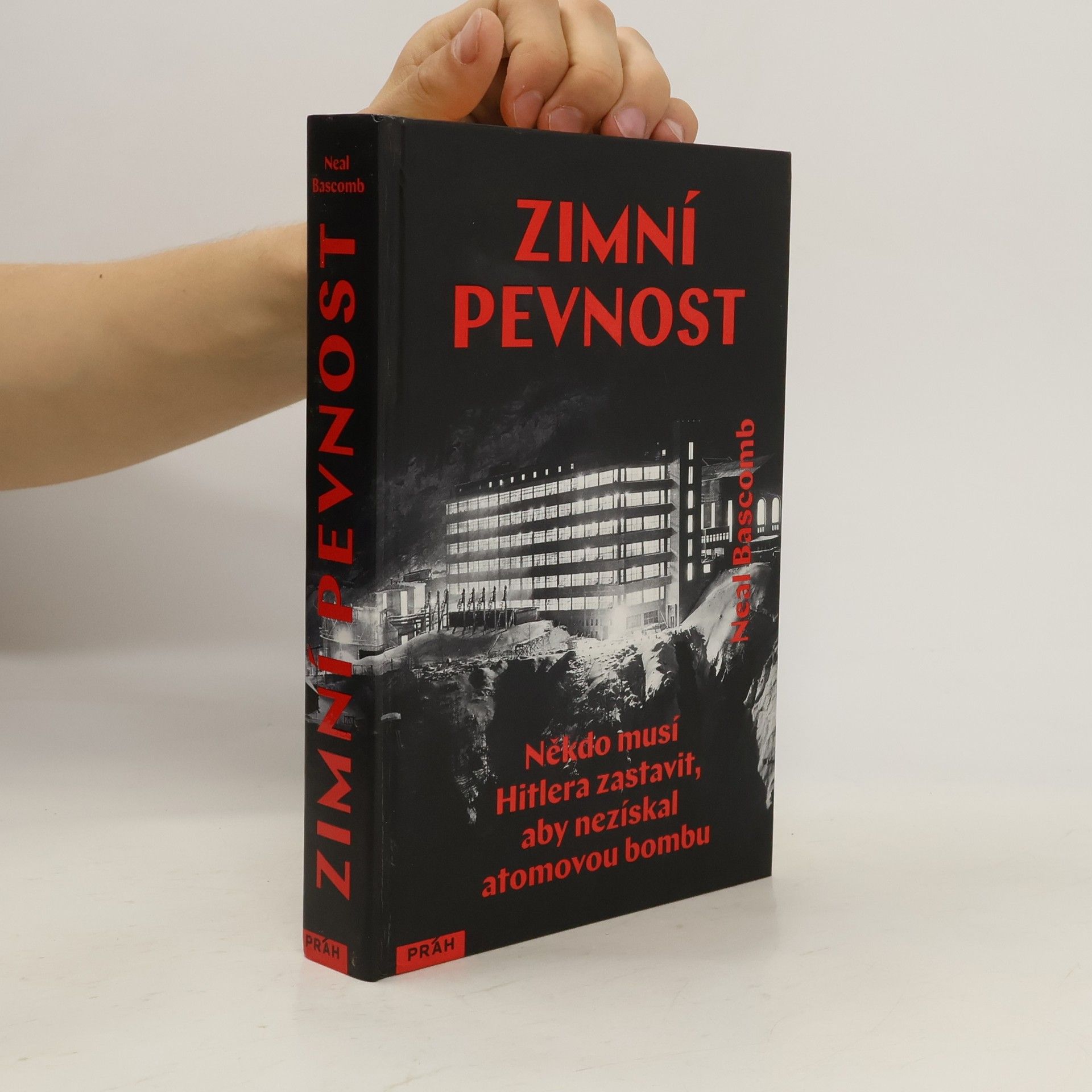 Neal Bascomb Zimní pevnost - Někdo musí Hitlera zastavit, aby nezískal atomovou bombu