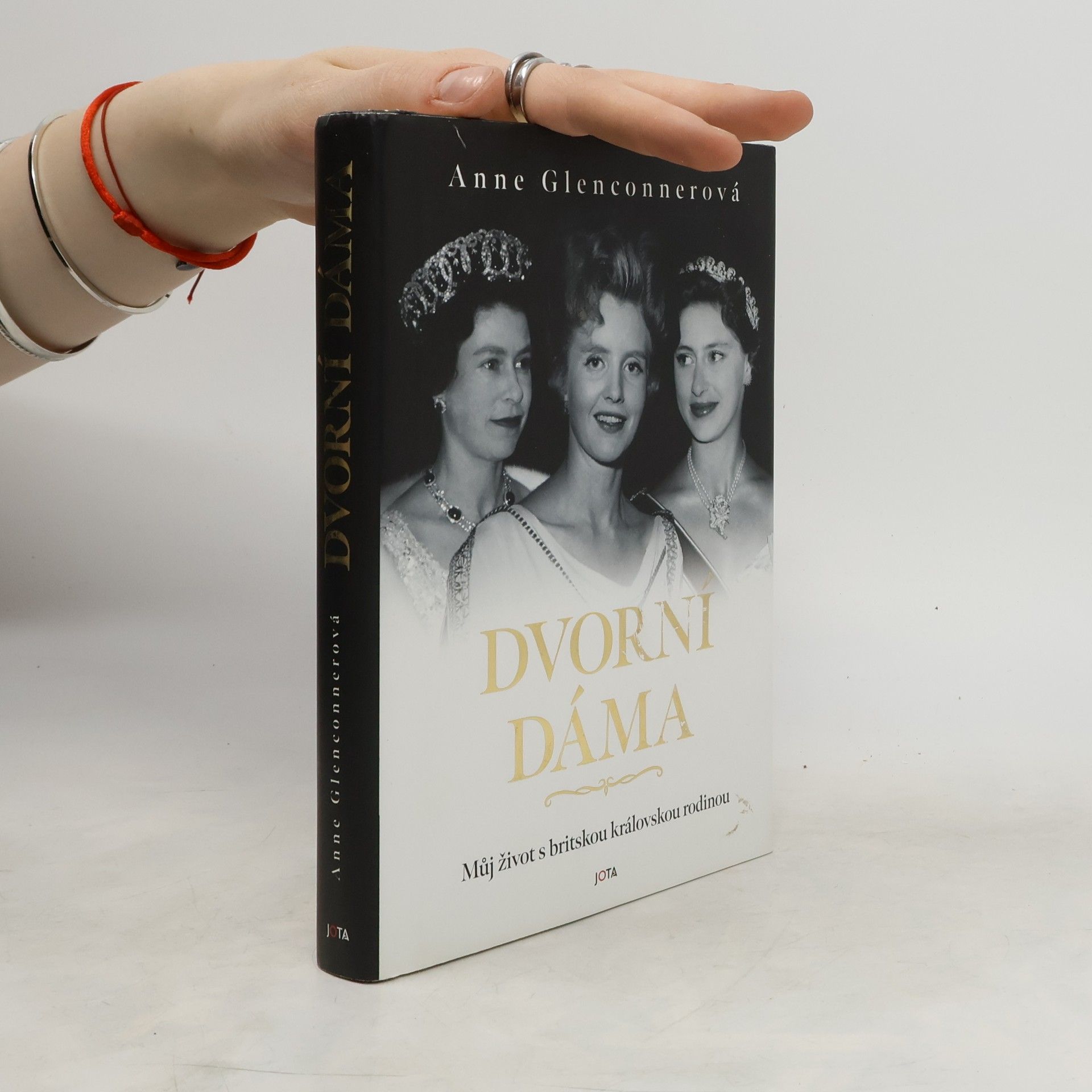 Anne Glenconner Dvorní dáma. Můj život s britskou královskou rodinou.
