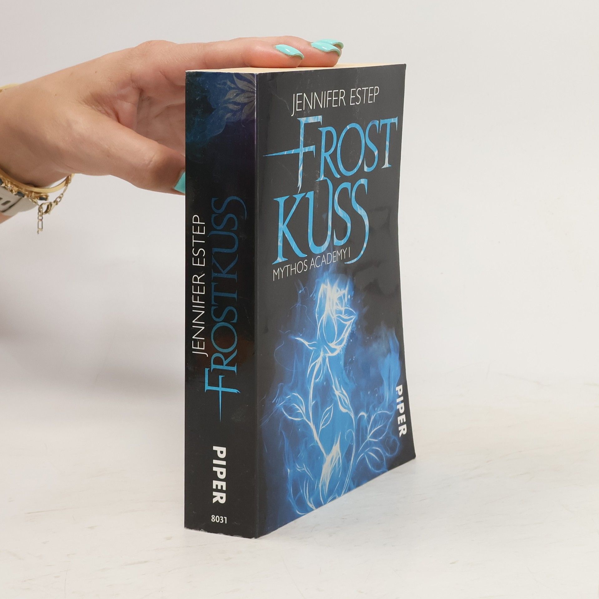 Jennifer Estep Frost Kuss