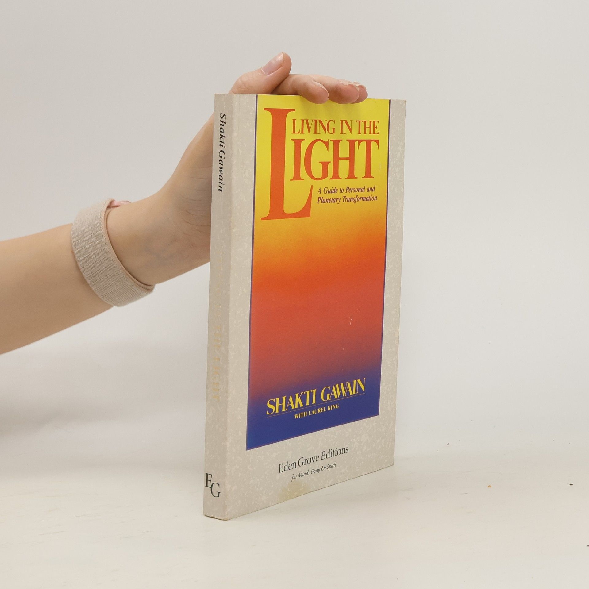 Laurel King Living in the light : a guide to personal and planetary transformation