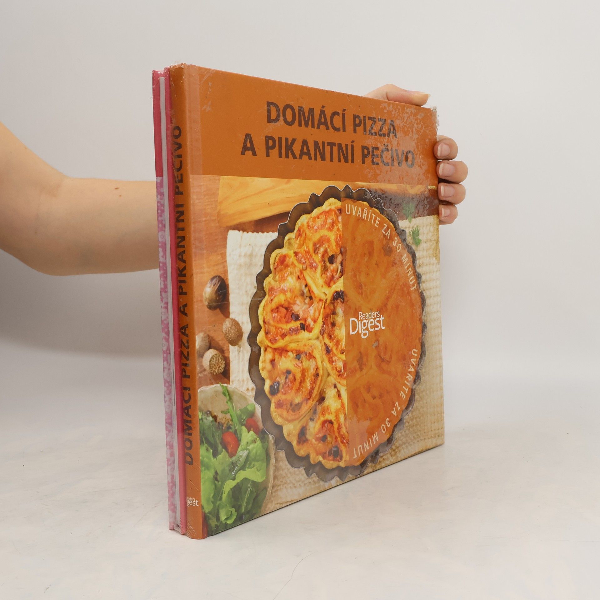 Irmgard Kolínská Domácí pizza a pikantní pečivo- uvaříte za 30 minut